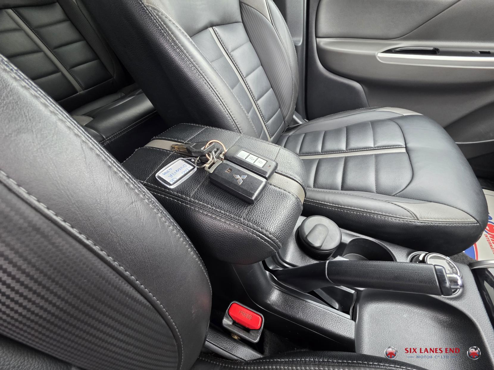 Mitsubishi L200 2.4 DI-D DC Barbarian Pickup Double Cab 4dr Diesel Manual 4WD Euro 6 (178 ps)