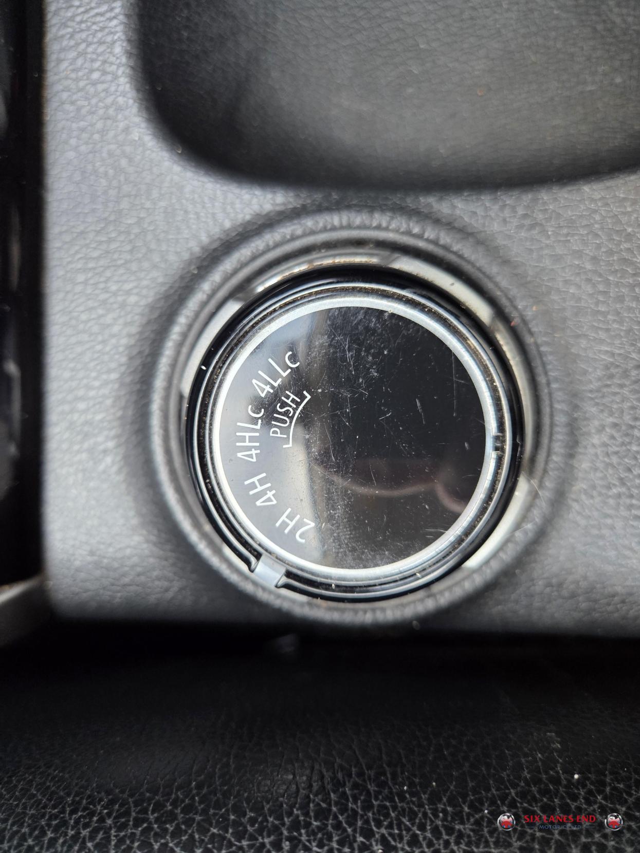 Mitsubishi L200 2.4 DI-D DC Barbarian Pickup Double Cab 4dr Diesel Manual 4WD Euro 6 (178 ps)