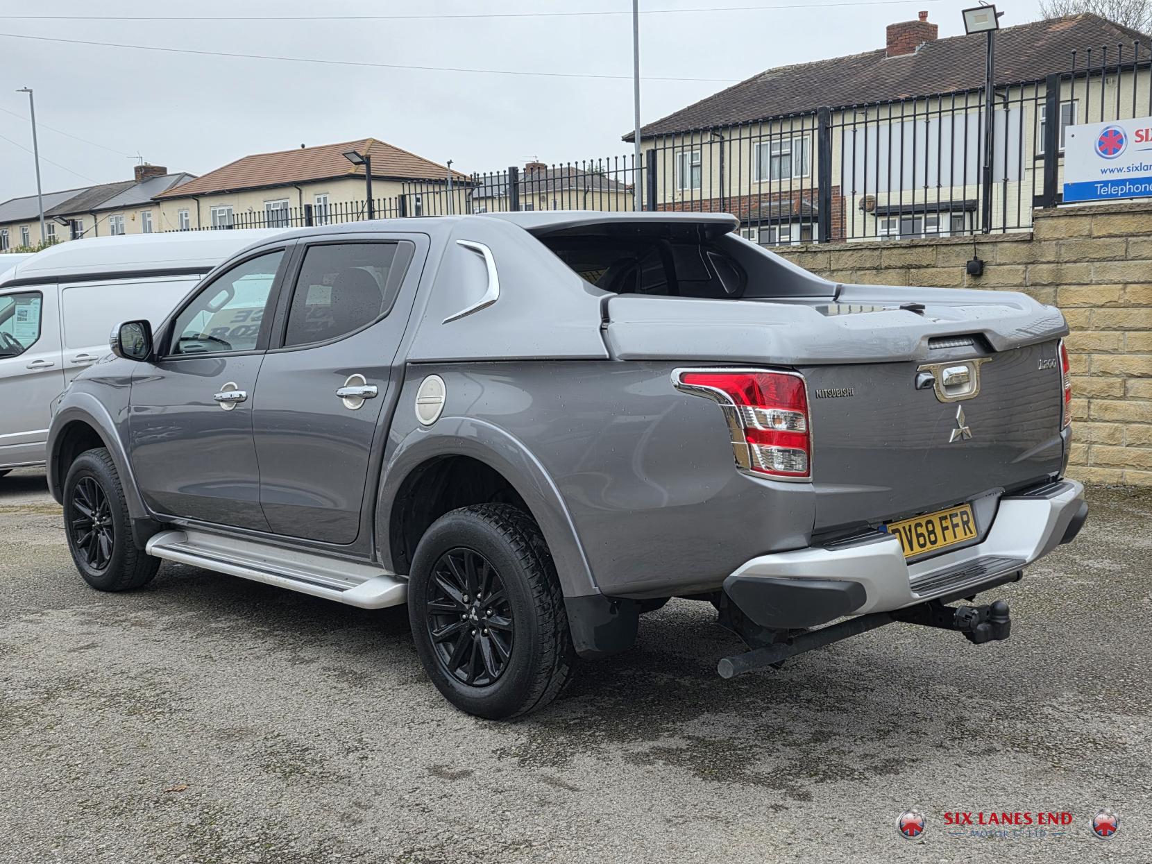 Mitsubishi L200 2.4 DI-D DC Barbarian Pickup Double Cab 4dr Diesel Manual 4WD Euro 6 (178 ps)