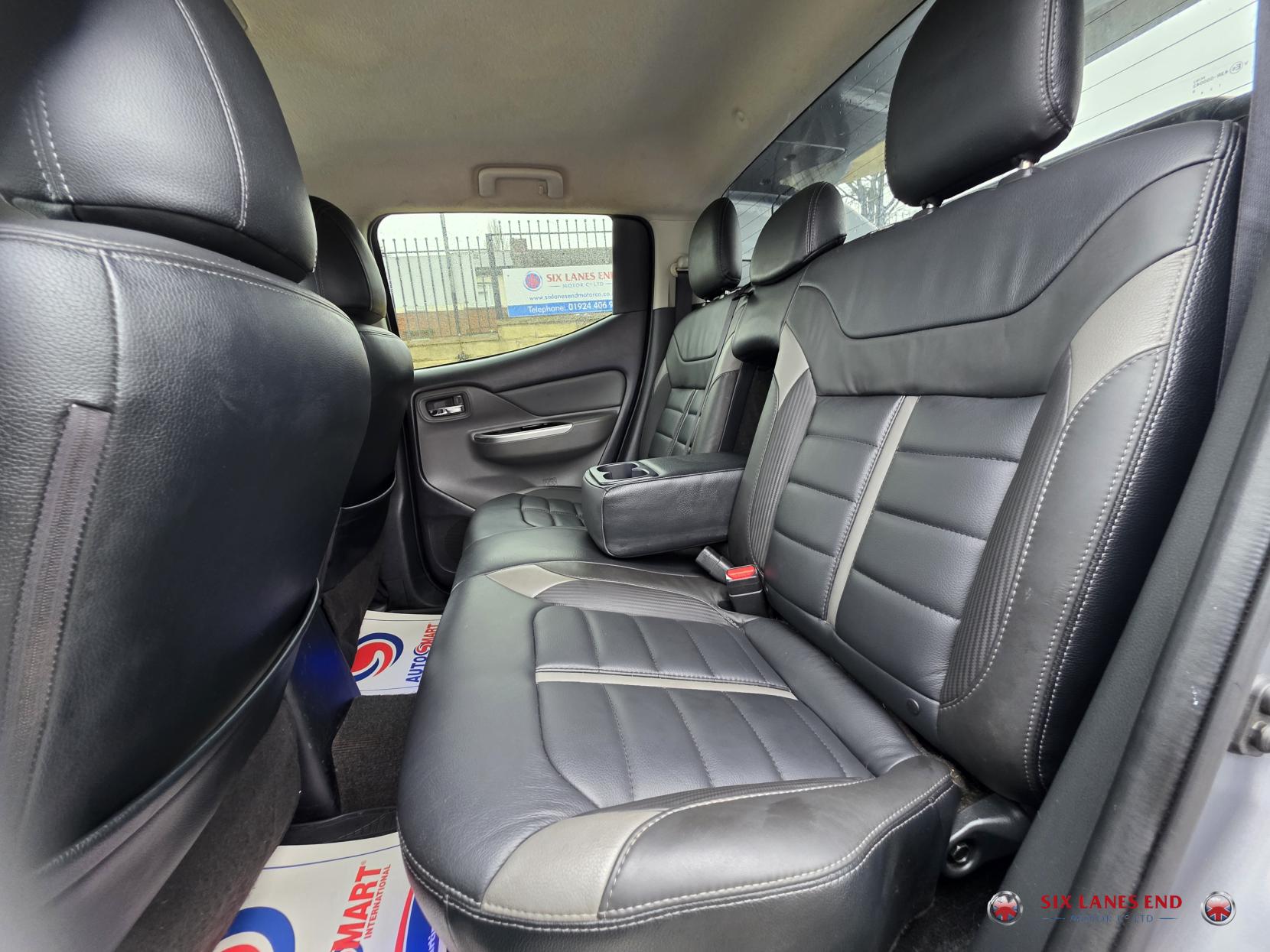 Mitsubishi L200 2.4 DI-D DC Barbarian Pickup Double Cab 4dr Diesel Manual 4WD Euro 6 (178 ps)