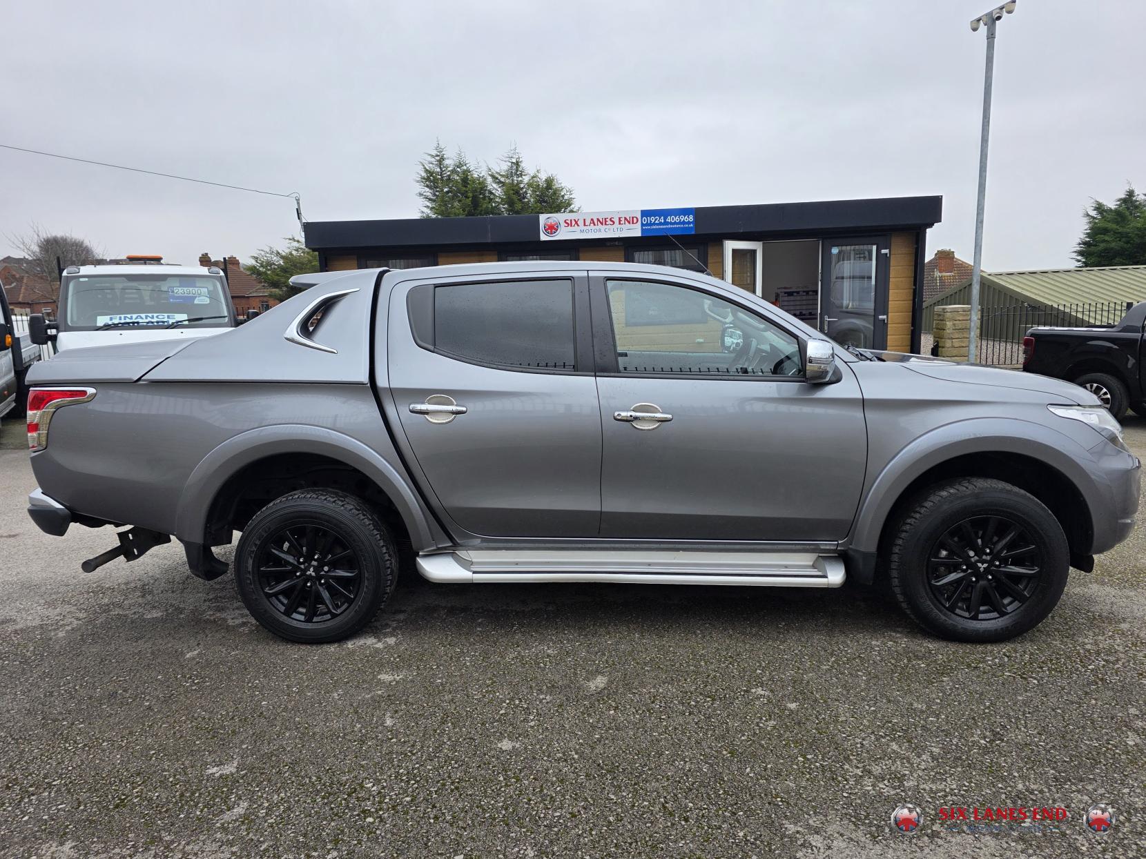 Mitsubishi L200 2.4 DI-D DC Barbarian Pickup Double Cab 4dr Diesel Manual 4WD Euro 6 (178 ps)