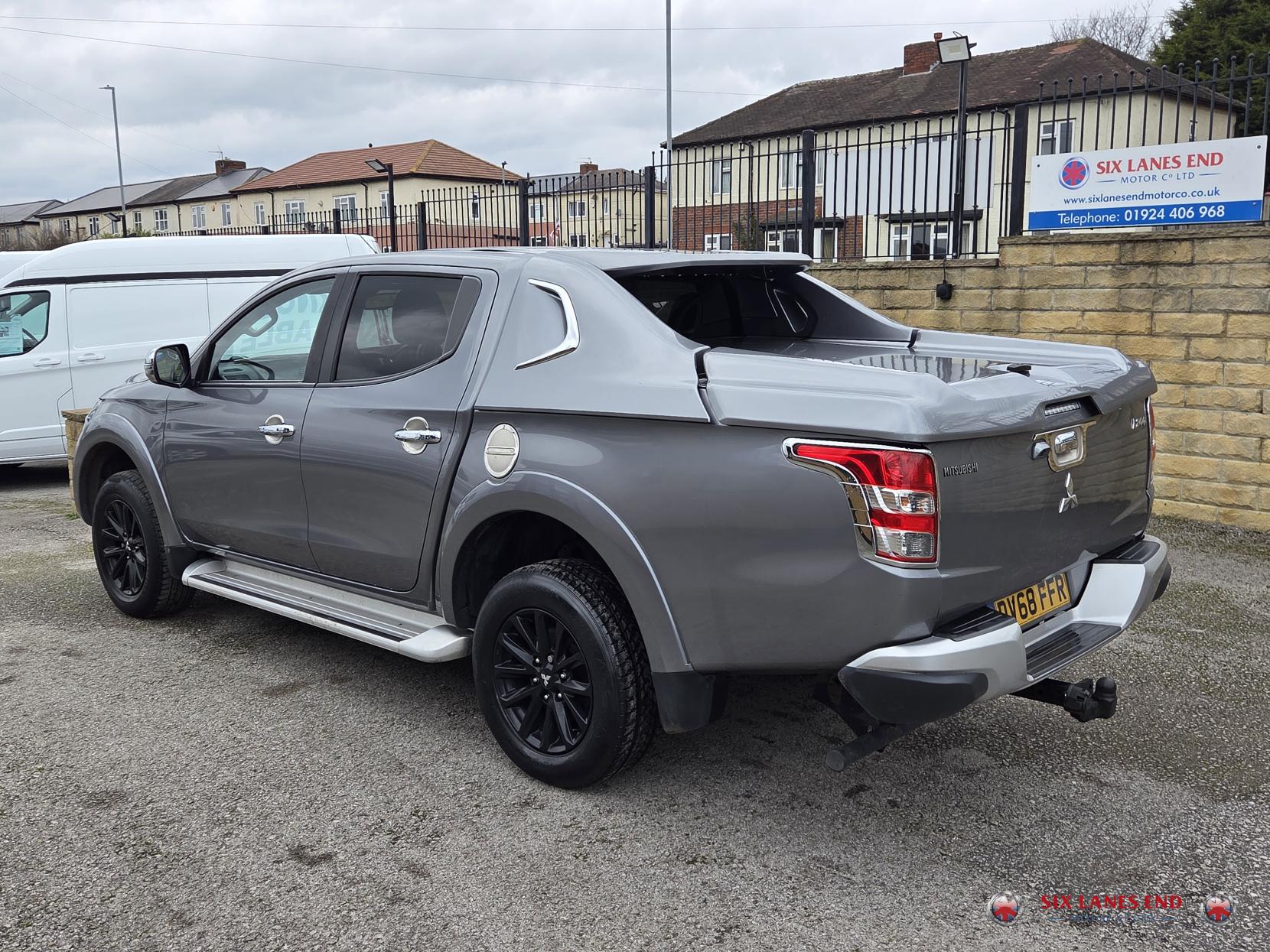 Mitsubishi L200 2.4 DI-D DC Barbarian Pickup Double Cab 4dr Diesel Manual 4WD Euro 6 (178 ps)