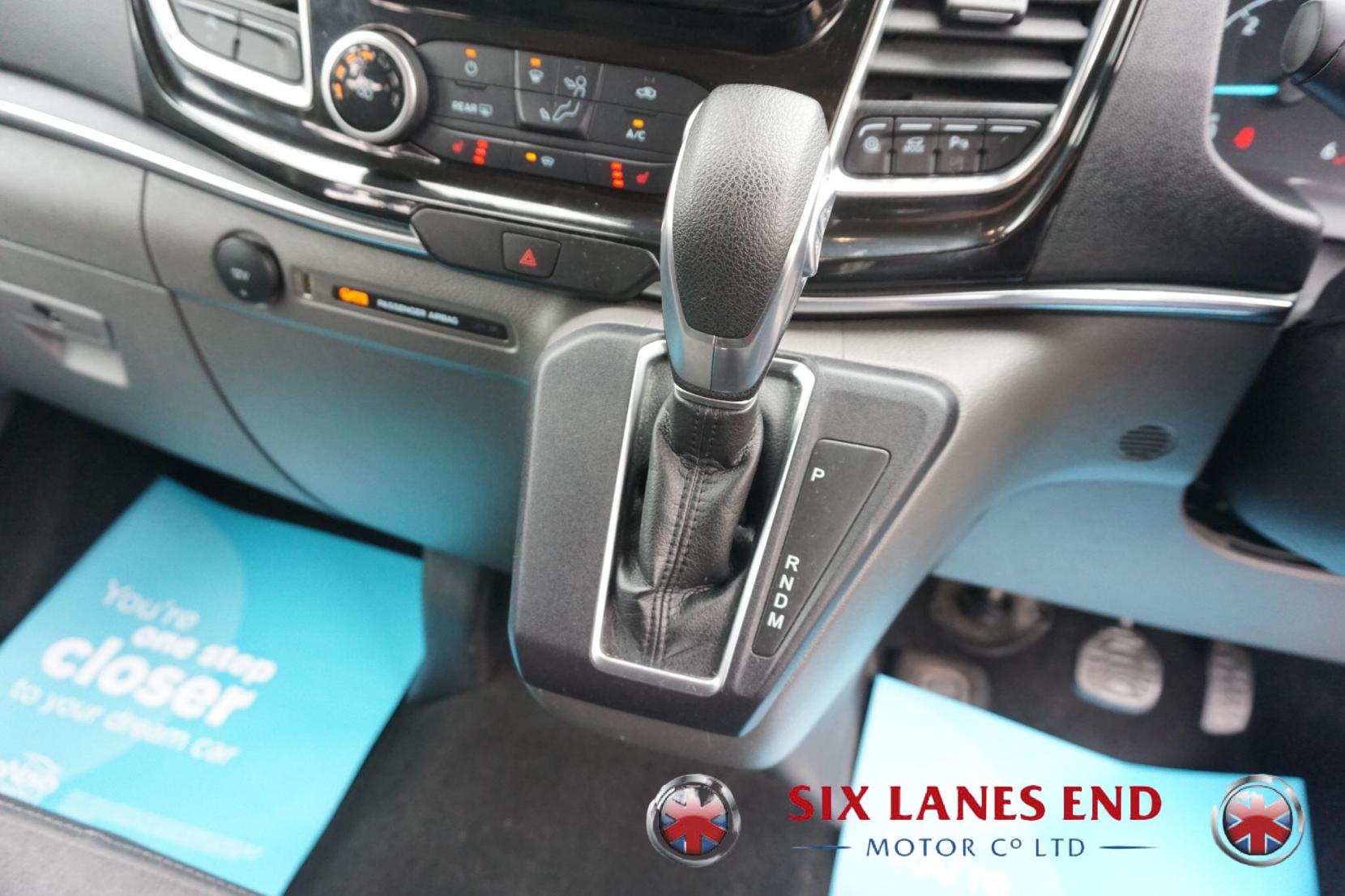 Ford Tourneo Custom 2.0 320 EcoBlue Titanium Minibus Double Cab 5dr Diesel Auto L2 Euro 6 (s/s) (130 ps)