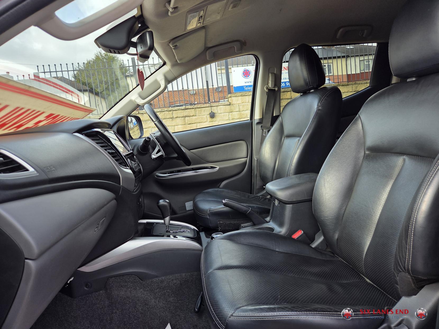 Mitsubishi L200 2.4 DI-D DC Warrior Pickup Double Cab 4dr Diesel Auto 4WD Euro 6 (178 ps)