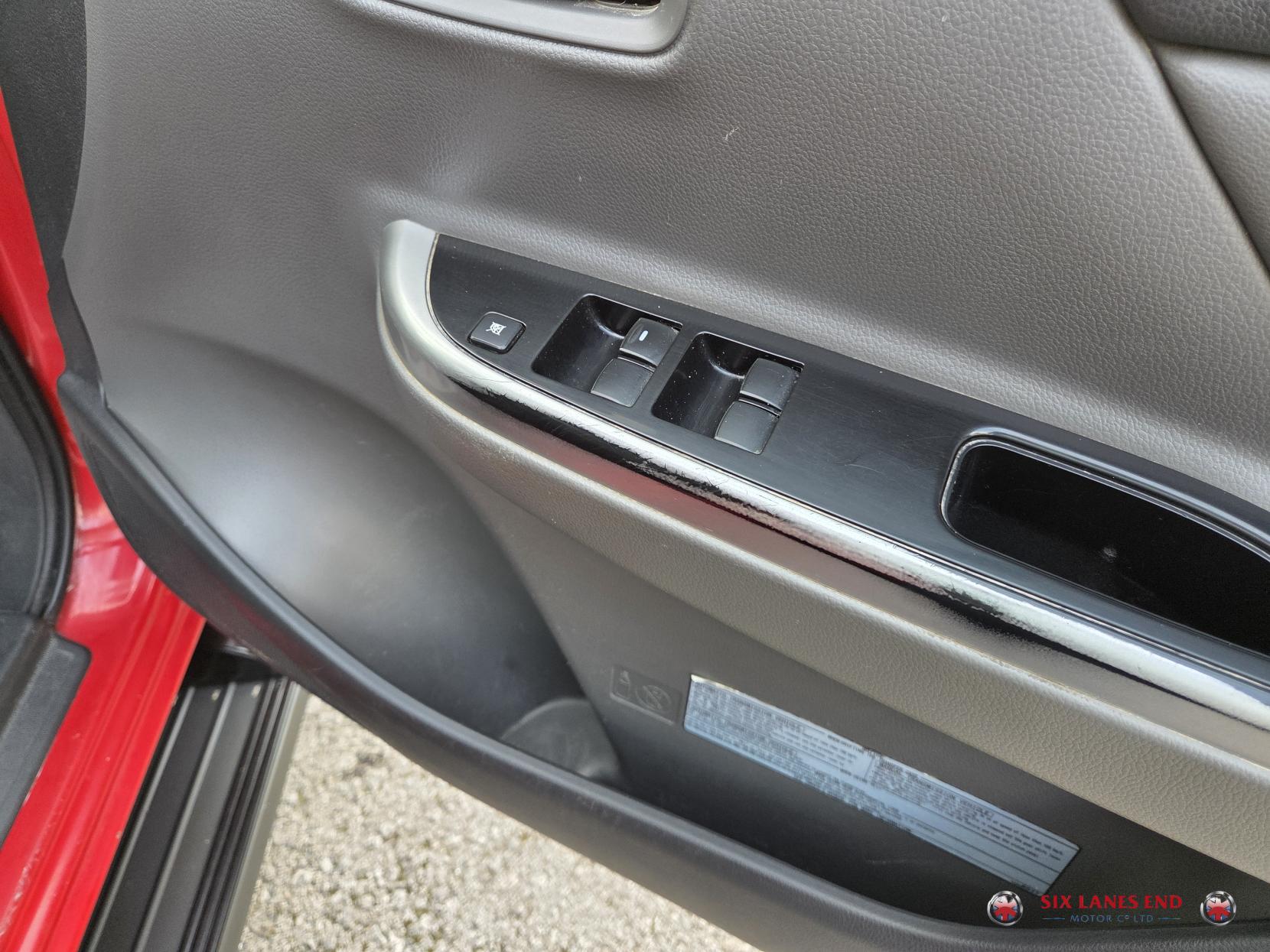 Mitsubishi L200 2.4 DI-D DC Warrior Pickup Double Cab 4dr Diesel Auto 4WD Euro 6 (178 ps)