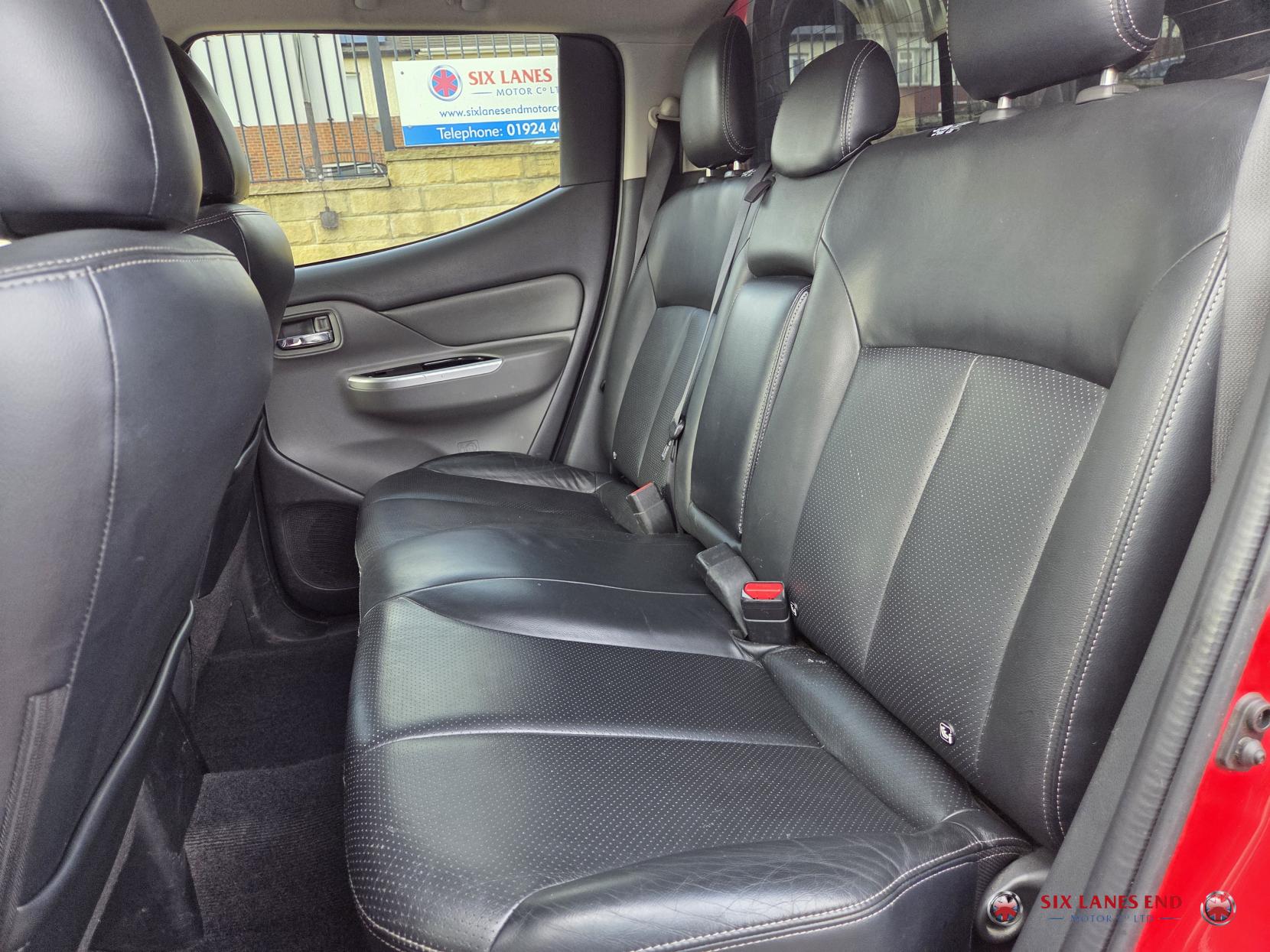 Mitsubishi L200 2.4 DI-D DC Warrior Pickup Double Cab 4dr Diesel Auto 4WD Euro 6 (178 ps)