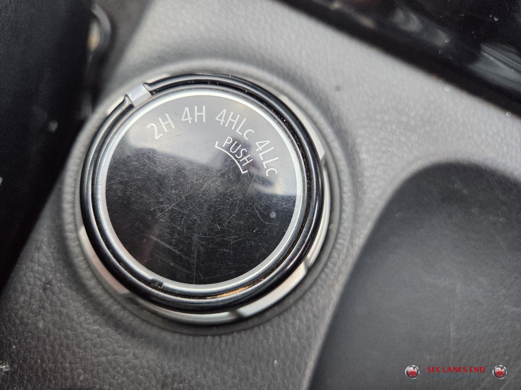 Mitsubishi L200 2.4 DI-D DC Warrior Pickup Double Cab 4dr Diesel Auto 4WD Euro 6 (178 ps)