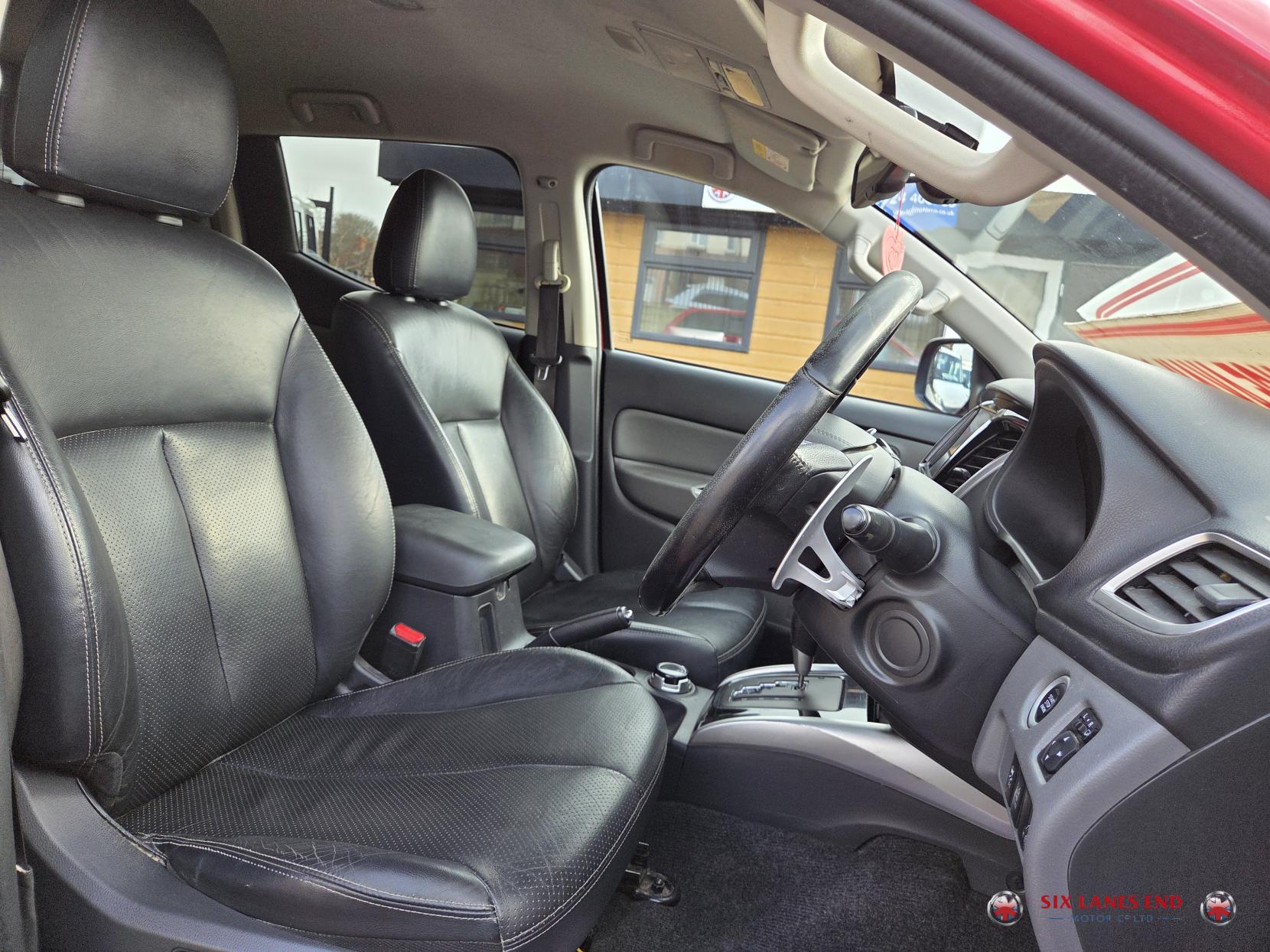 Mitsubishi L200 2.4 DI-D DC Warrior Pickup Double Cab 4dr Diesel Auto 4WD Euro 6 (178 ps)