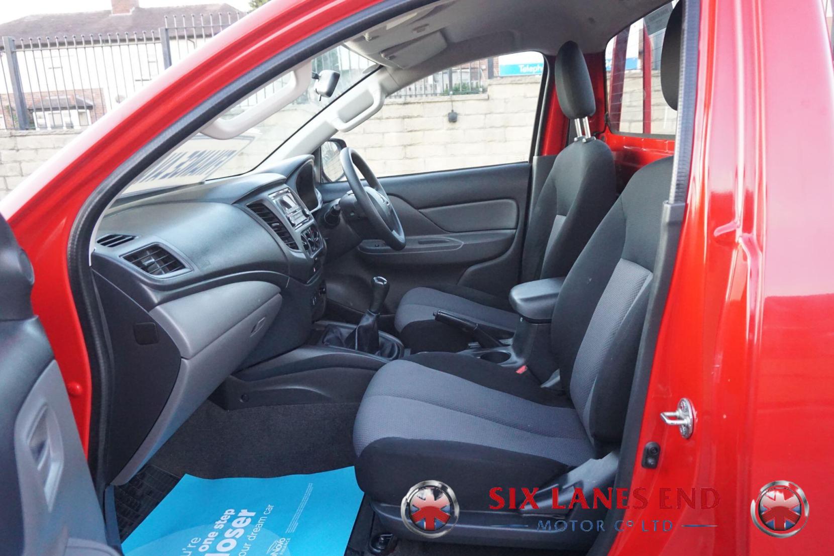 Mitsubishi L200 2.4 DI-D SC 4Life Pickup 2dr Diesel Manual 4WD Euro 6 (s/s) (154 ps)