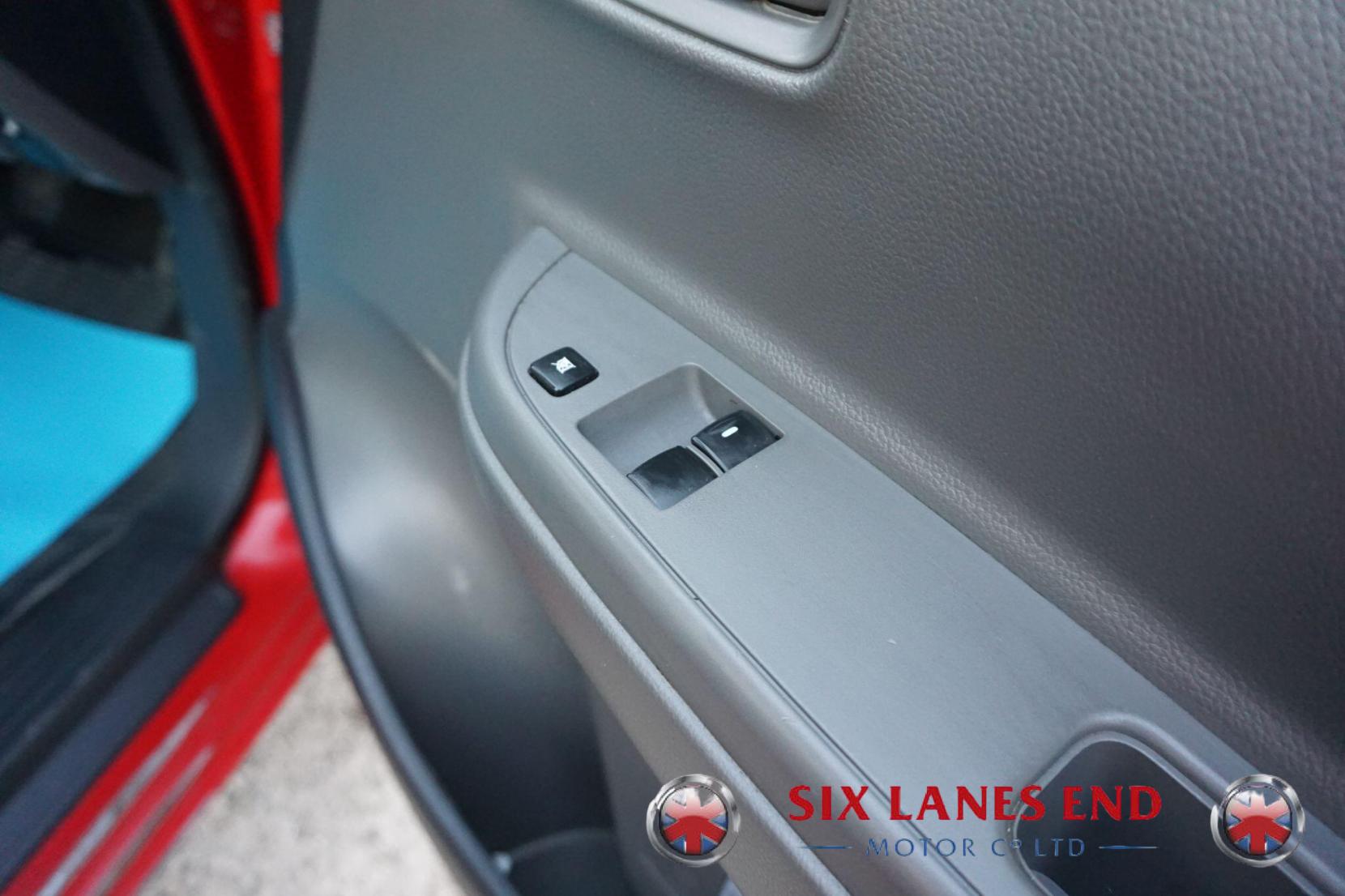 Mitsubishi L200 2.4 DI-D SC 4Life Pickup 2dr Diesel Manual 4WD Euro 6 (s/s) (154 ps)