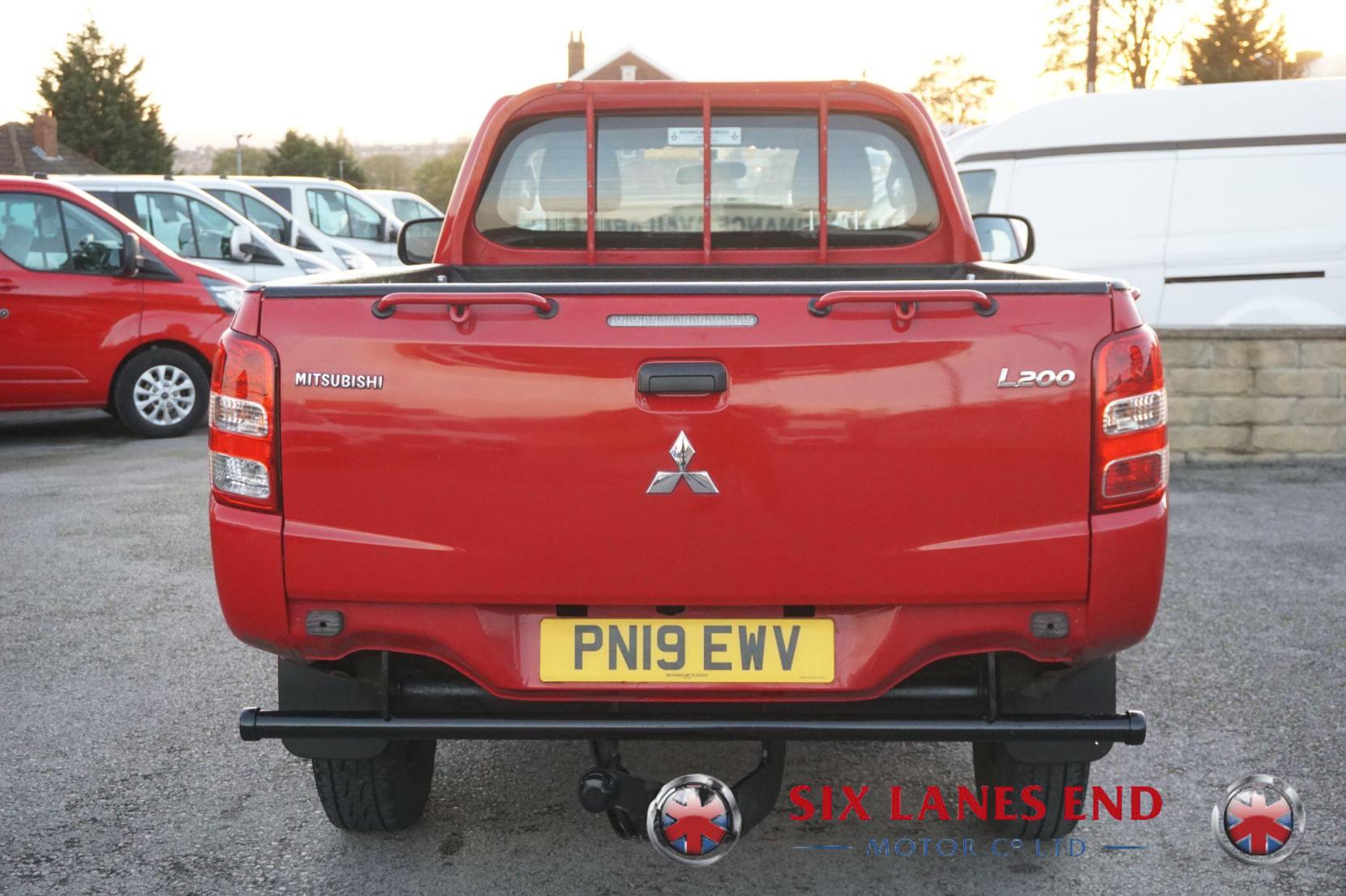 Mitsubishi L200 2.4 DI-D SC 4Life Pickup 2dr Diesel Manual 4WD Euro 6 (s/s) (154 ps)