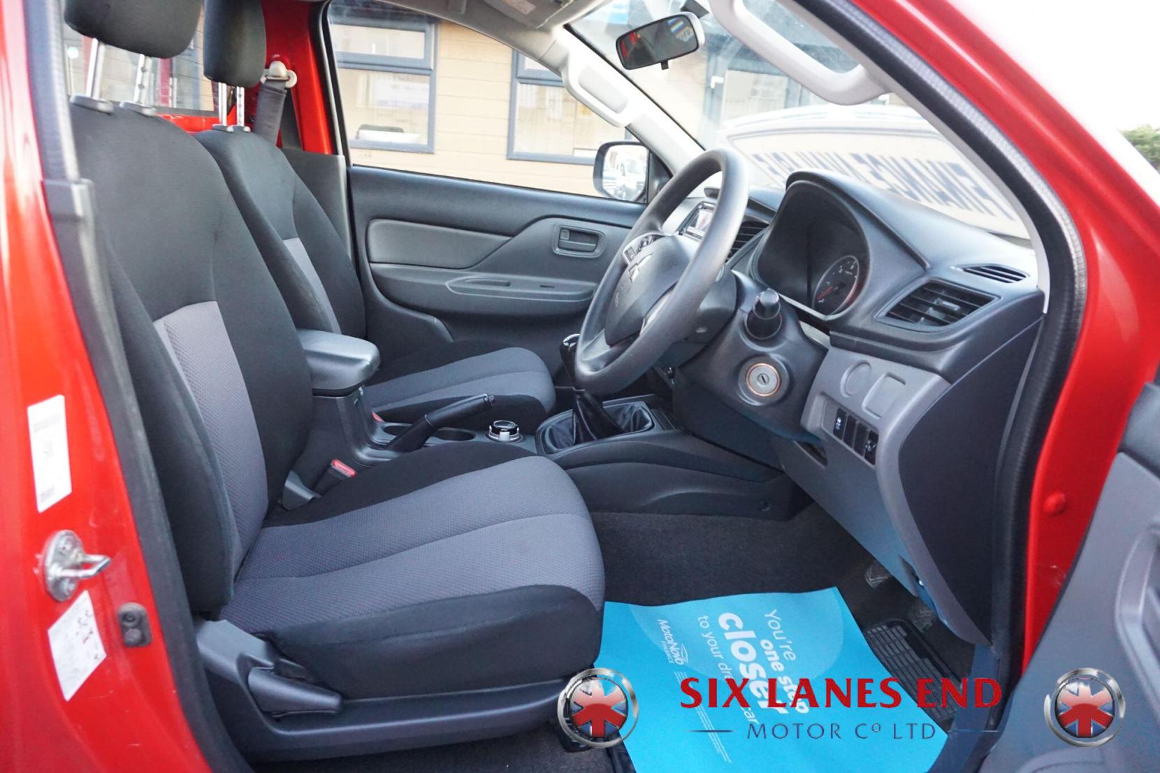 Mitsubishi L200 2.4 DI-D SC 4Life Pickup 2dr Diesel Manual 4WD Euro 6 (s/s) (154 ps)