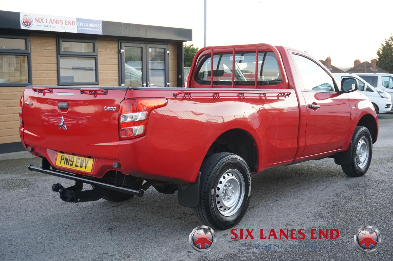 Mitsubishi L200 2.4 DI-D SC 4Life Pickup 2dr Diesel Manual 4WD Euro 6 (s/s) (154 ps)