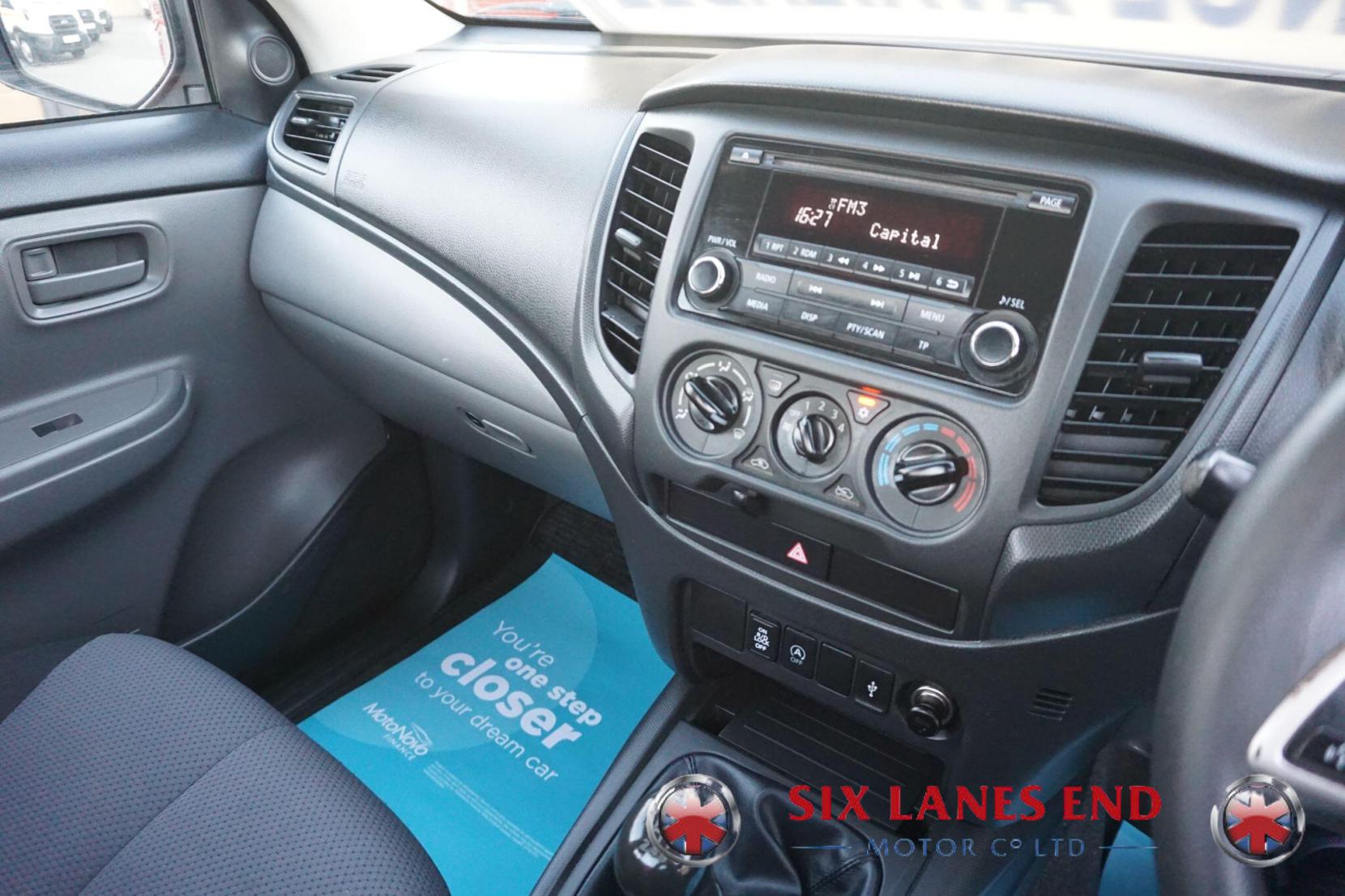 Mitsubishi L200 2.4 DI-D SC 4Life Pickup 2dr Diesel Manual 4WD Euro 6 (s/s) (154 ps)