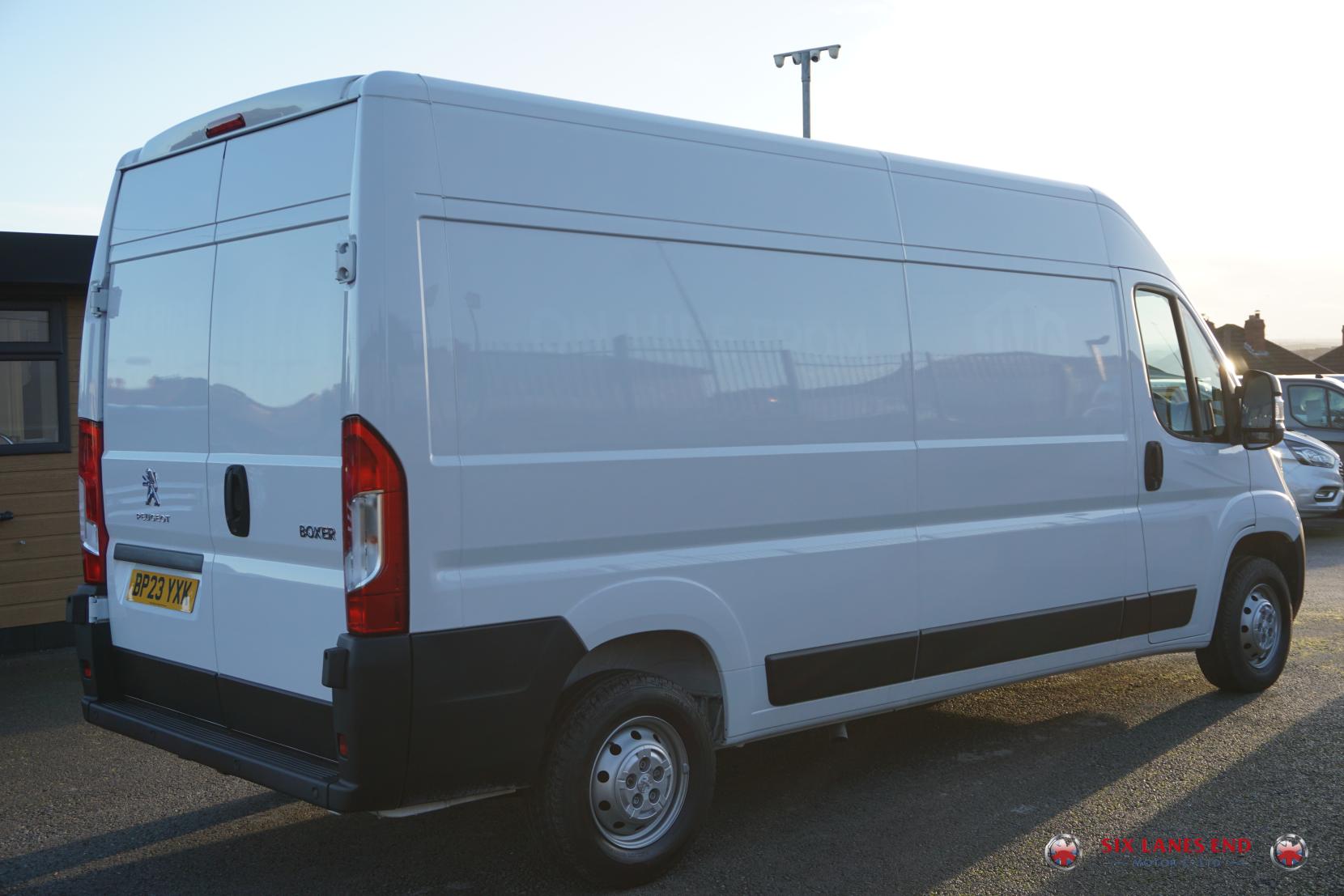 Peugeot Boxer 2.2 BlueHDi 335 Professional Premium + Panel Van 5dr Diesel Manual L3 H2 Euro 6 (s/s) (140 ps)