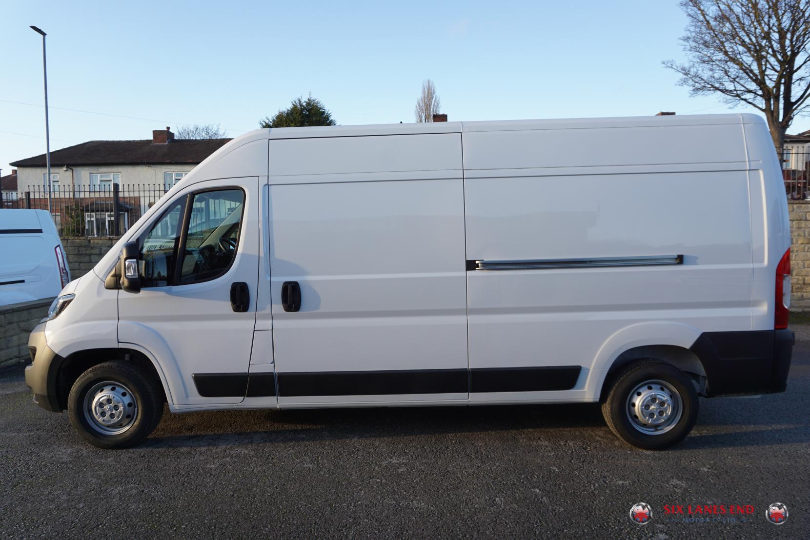 Peugeot Boxer 2.2 BlueHDi 335 Professional Premium + Panel Van 5dr Diesel Manual L3 H2 Euro 6 (s/s) (140 ps)