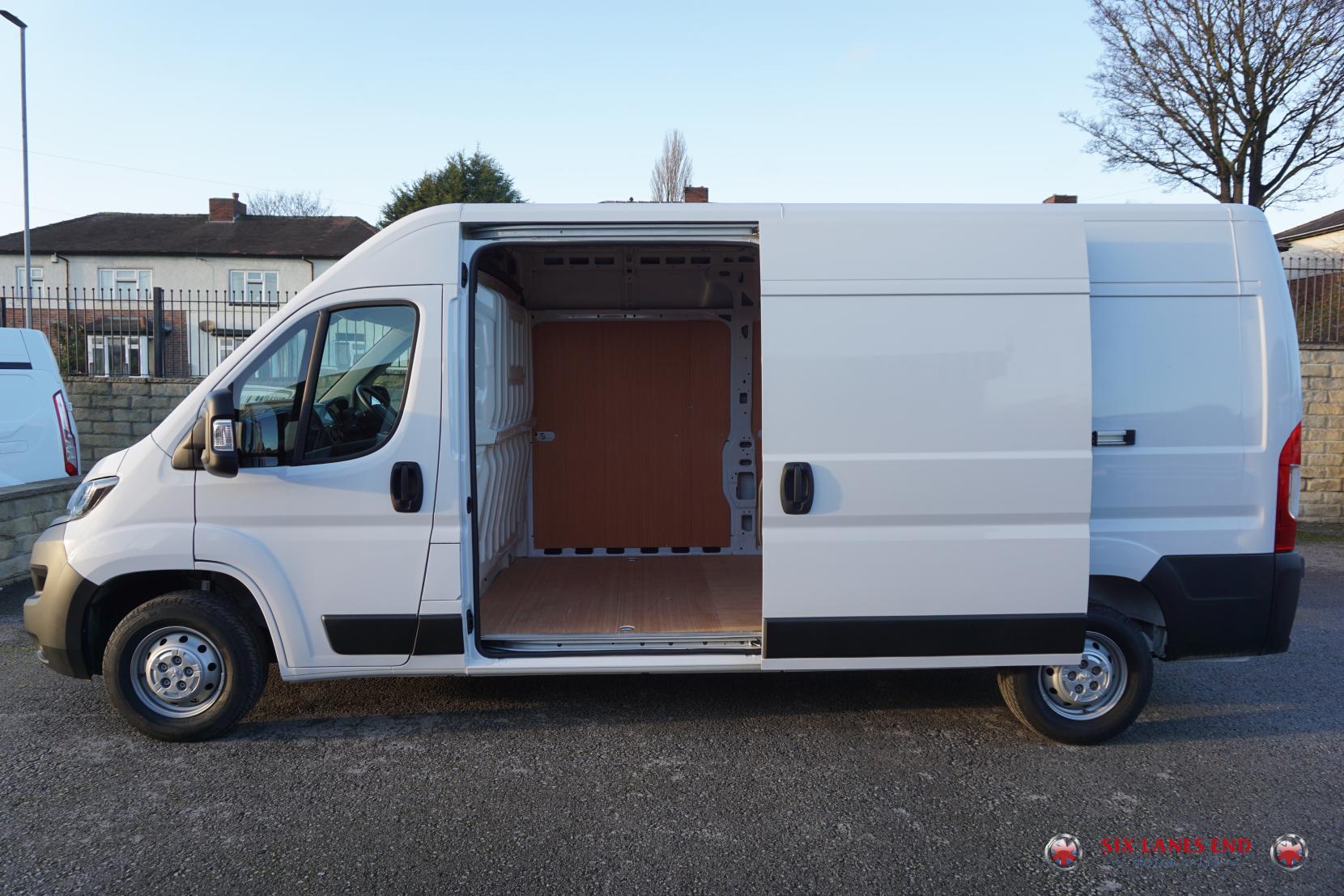 Peugeot Boxer 2.2 BlueHDi 335 Professional Premium + Panel Van 5dr Diesel Manual L3 H2 Euro 6 (s/s) (140 ps)