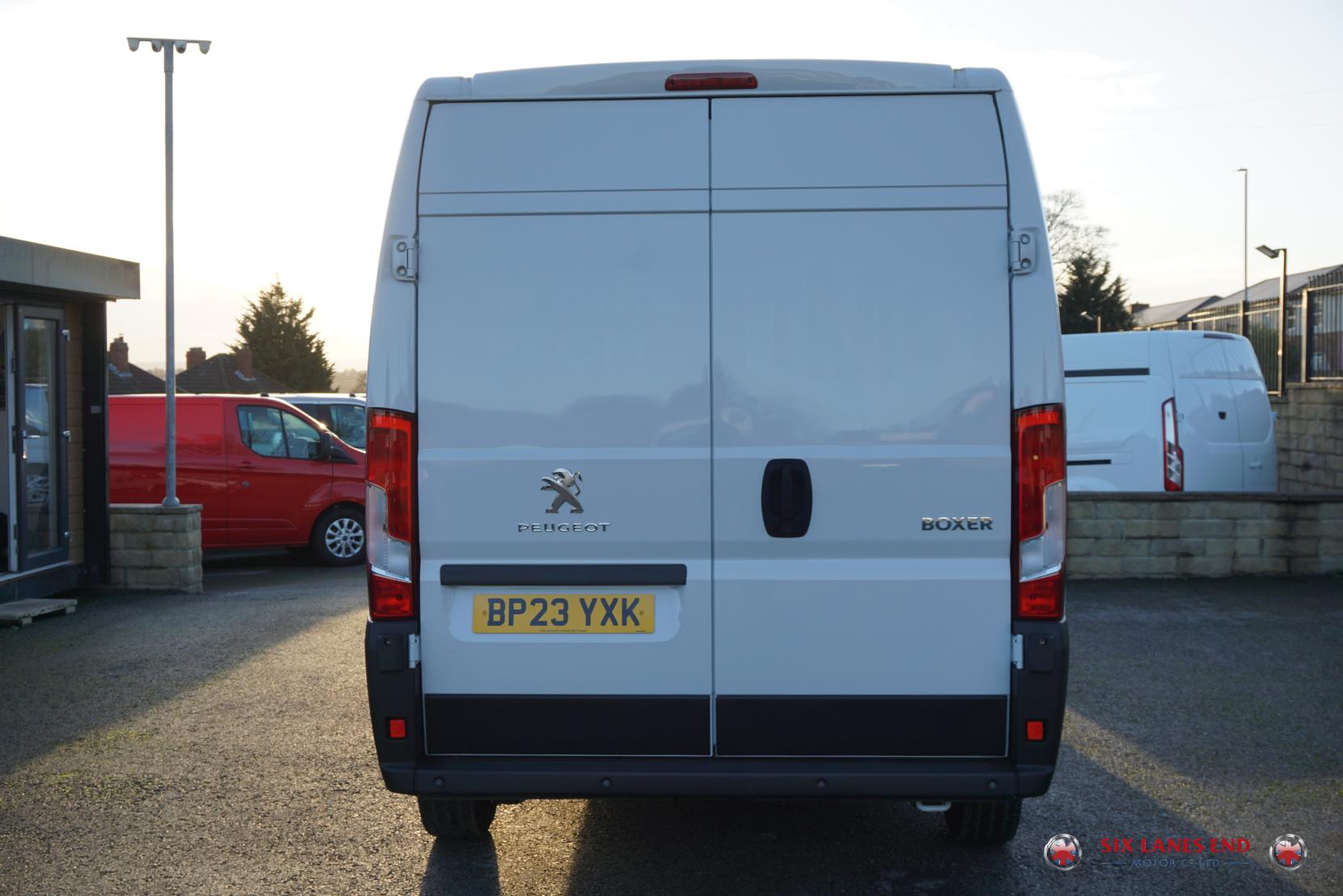 Peugeot Boxer 2.2 BlueHDi 335 Professional Premium + Panel Van 5dr Diesel Manual L3 H2 Euro 6 (s/s) (140 ps)