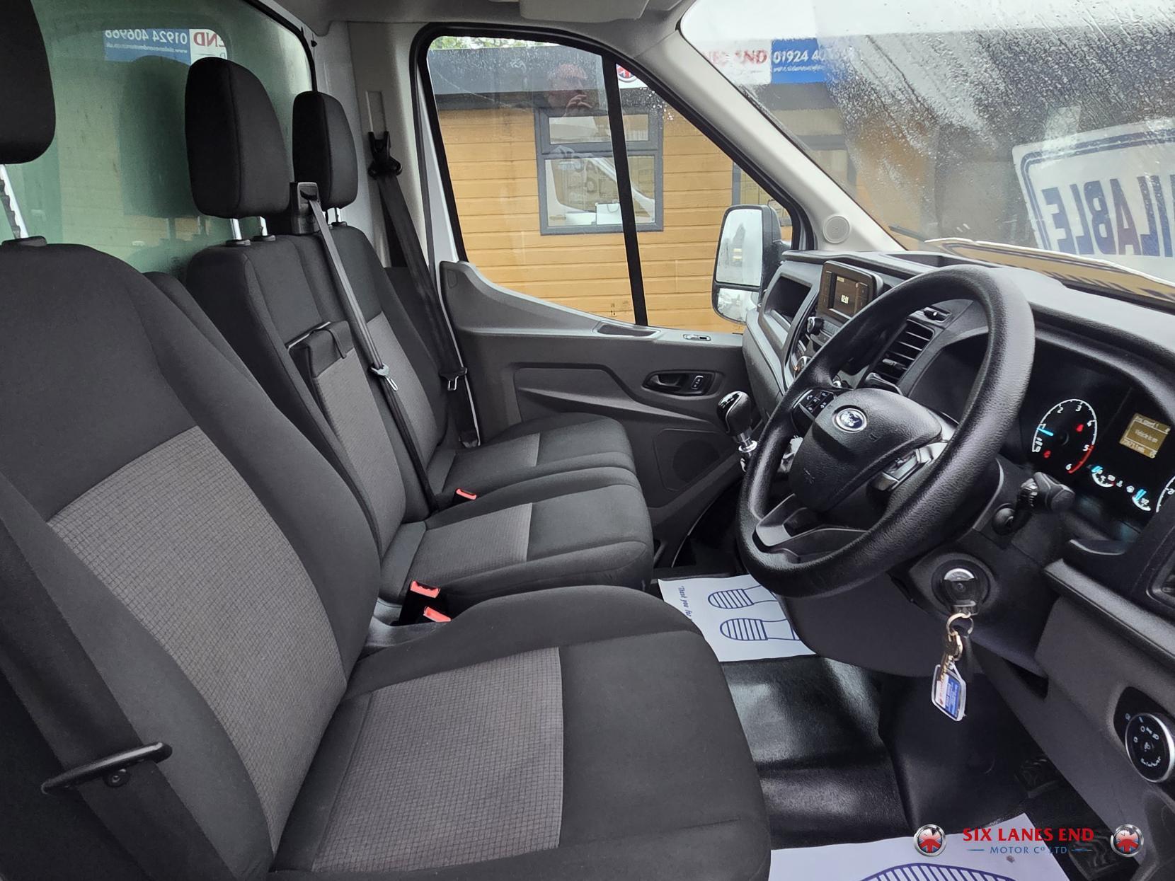 Ford Transit 2.0 350 EcoBlue Leader Luton 3dr Diesel Manual FWD L4 Euro 6 (s/s) (130 ps)