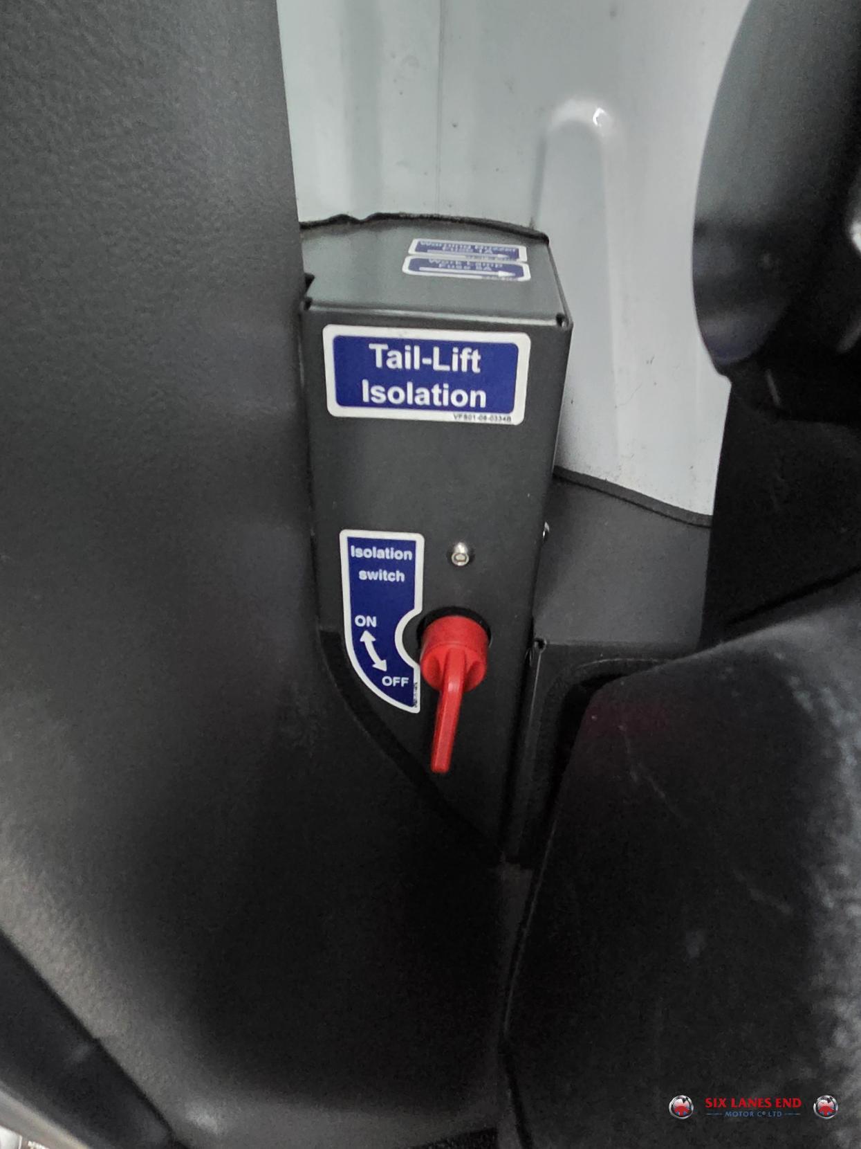 Ford Transit 2.0 350 EcoBlue Leader Luton 3dr Diesel Manual FWD L4 Euro 6 (s/s) (130 ps)