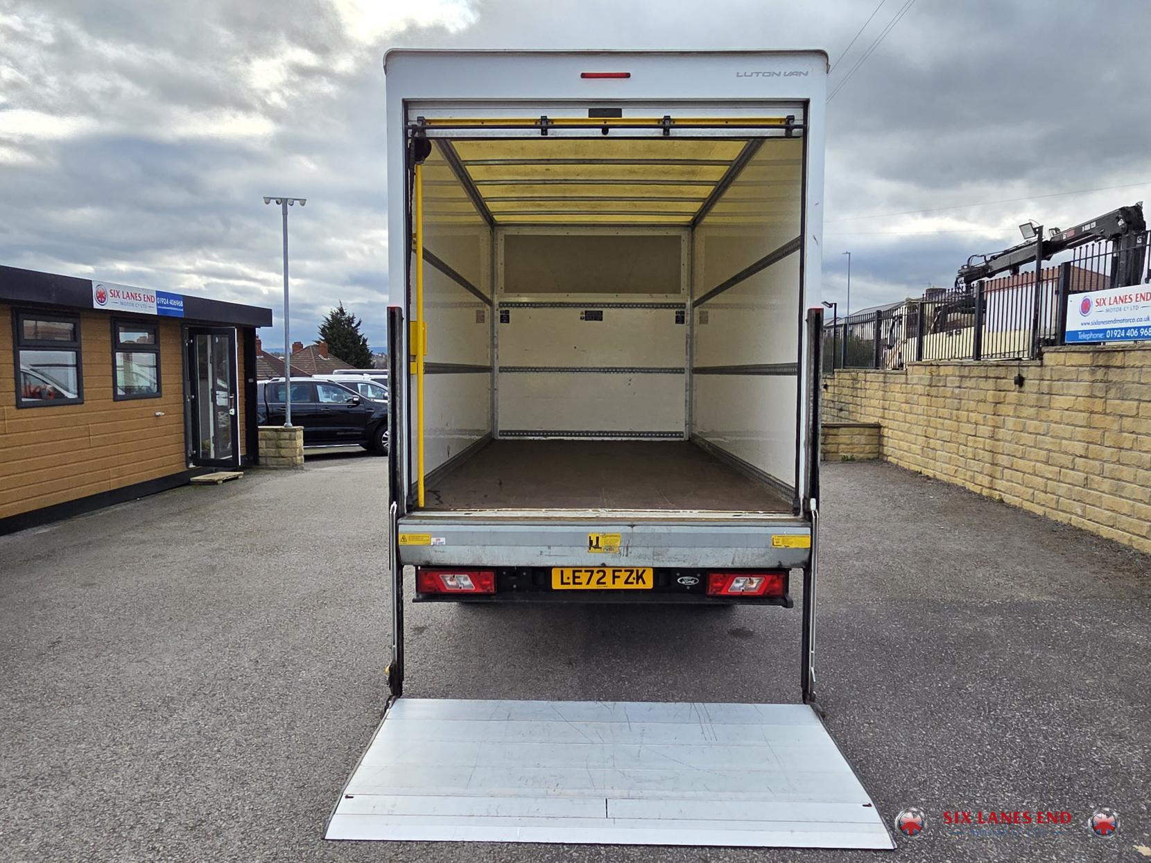 Ford Transit 2.0 350 EcoBlue Leader Luton 3dr Diesel Manual FWD L4 Euro 6 (s/s) (130 ps)