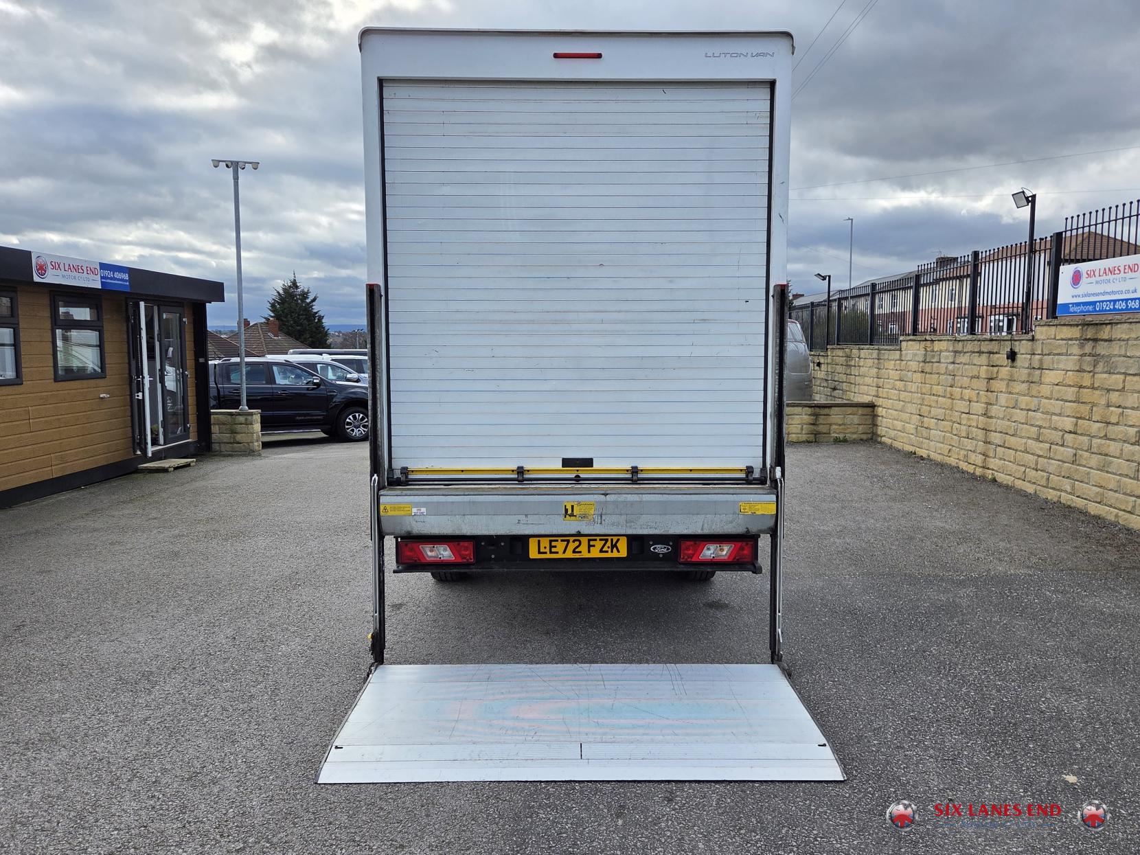 Ford Transit 2.0 350 EcoBlue Leader Luton 3dr Diesel Manual FWD L4 Euro 6 (s/s) (130 ps)