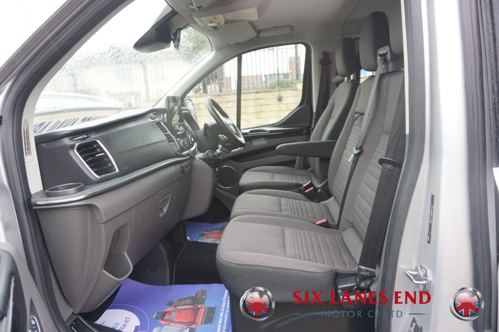 Ford Tourneo Custom 2.0 320 EcoBlue Titanium Minibus Double Cab 5dr Diesel Manual L2 Euro 6 (s/s) (130 ps)