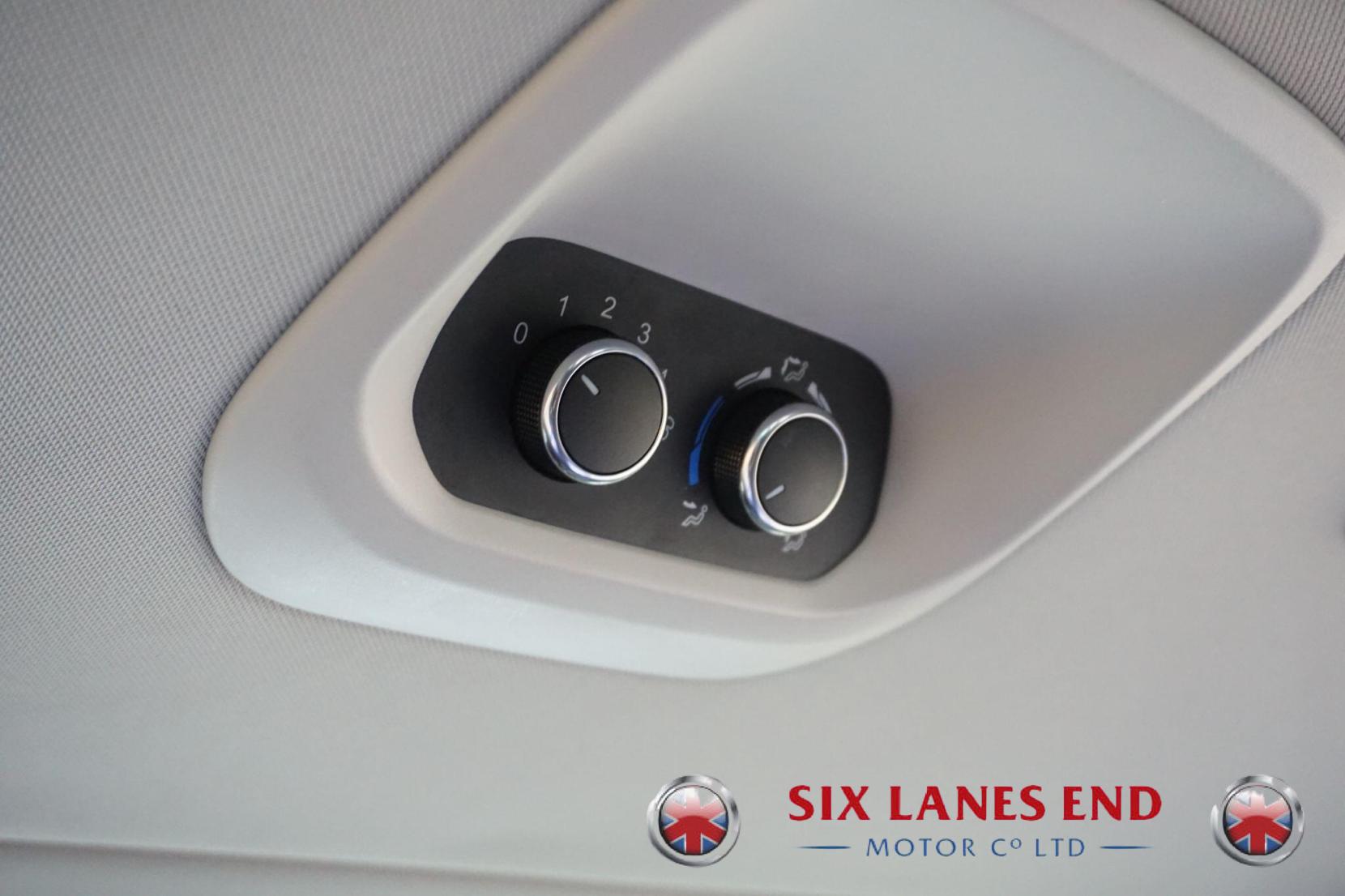 Ford Tourneo Custom 2.0 320 EcoBlue Titanium Minibus Double Cab 5dr Diesel Manual L2 Euro 6 (s/s) (130 ps)