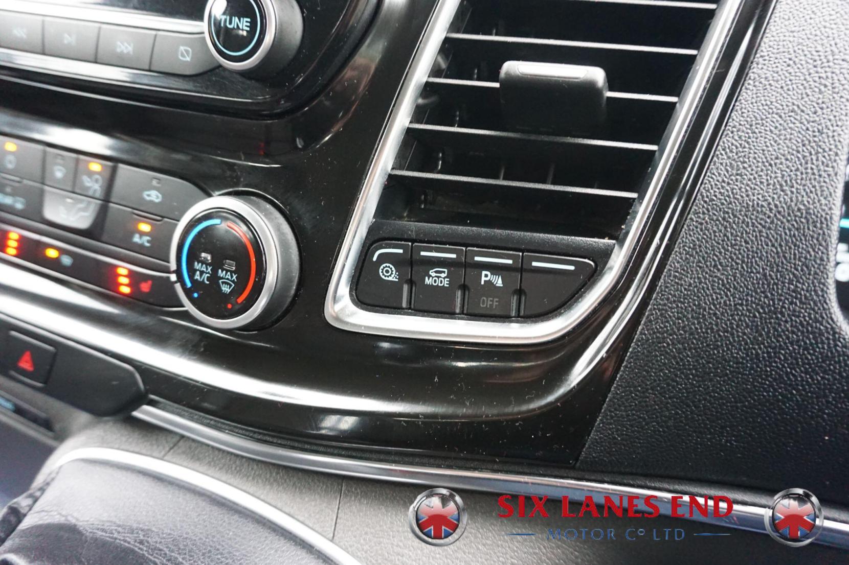 Ford Tourneo Custom 2.0 320 EcoBlue Titanium Minibus Double Cab 5dr Diesel Manual L2 Euro 6 (s/s) (130 ps)