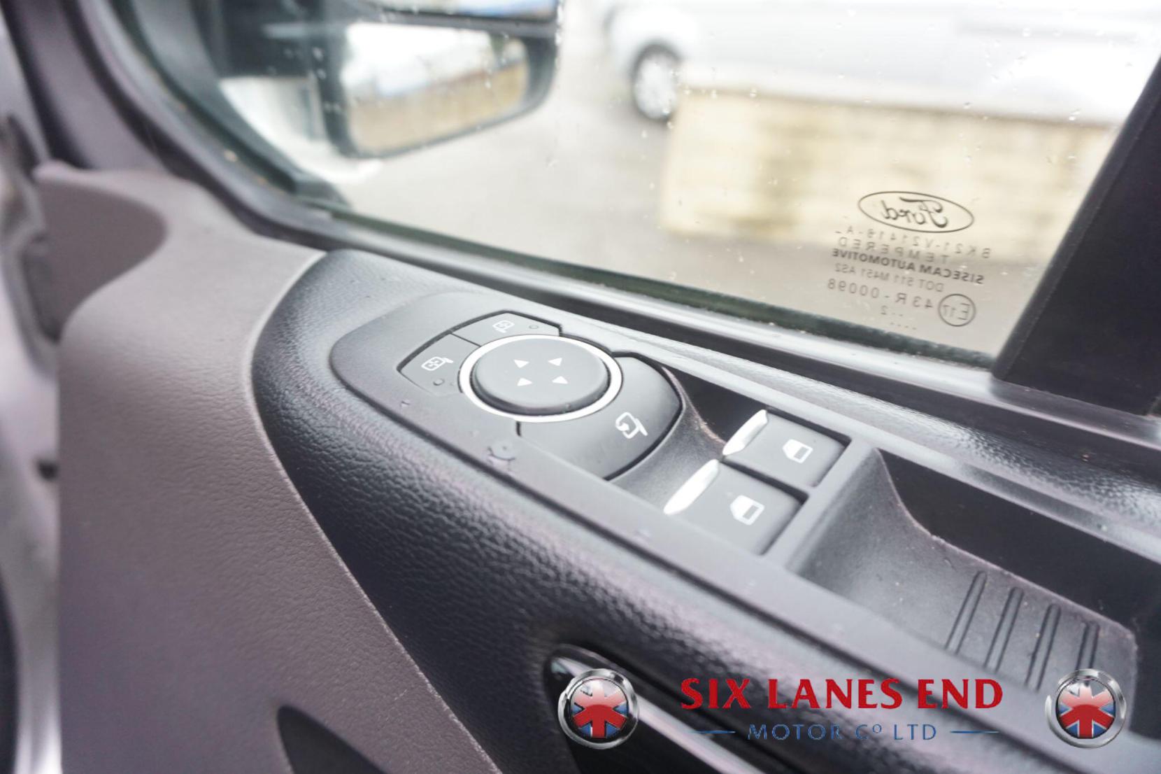 Ford Tourneo Custom 2.0 320 EcoBlue Titanium Minibus Double Cab 5dr Diesel Manual L2 Euro 6 (s/s) (130 ps)