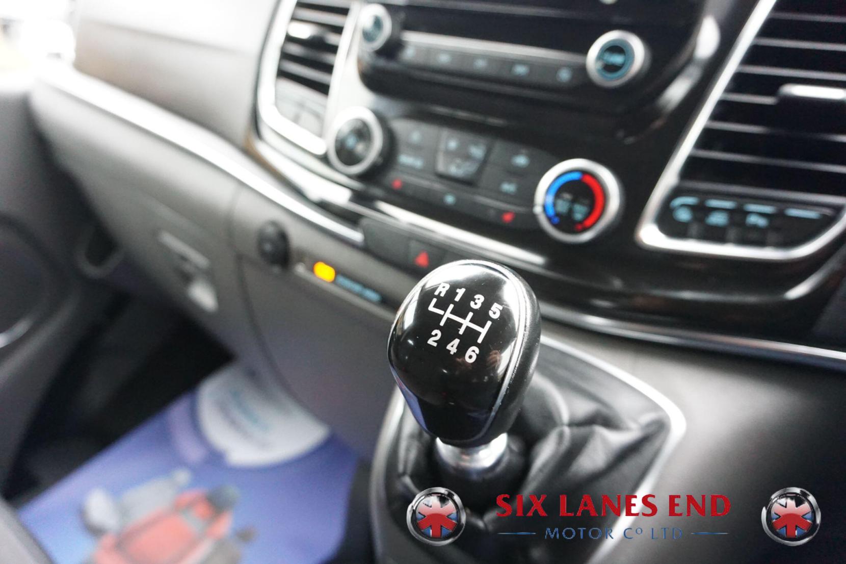 Ford Tourneo Custom 2.0 320 EcoBlue Titanium Minibus Double Cab 5dr Diesel Manual L2 Euro 6 (s/s) (130 ps)