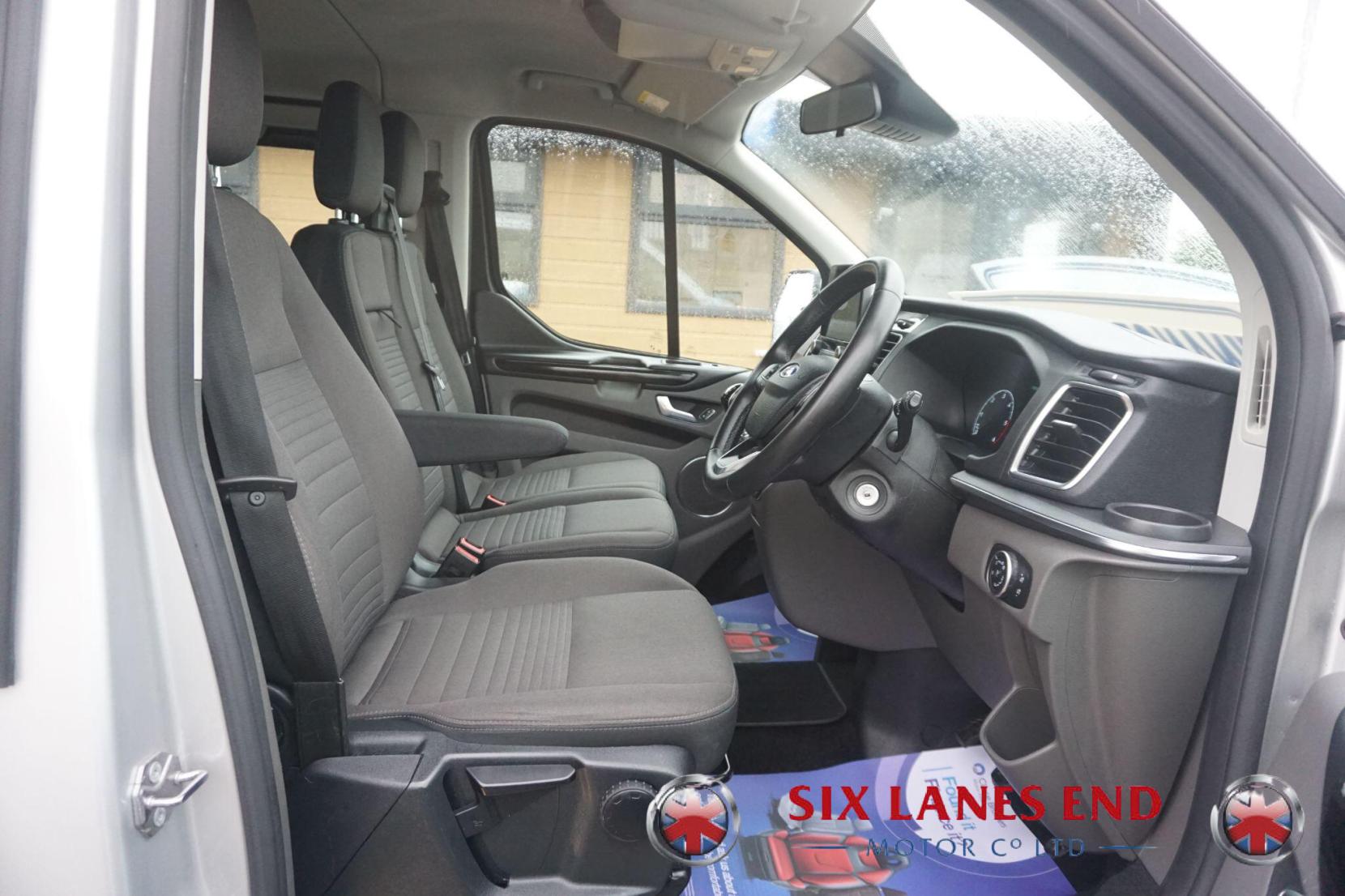 Ford Tourneo Custom 2.0 320 EcoBlue Titanium Minibus Double Cab 5dr Diesel Manual L2 Euro 6 (s/s) (130 ps)