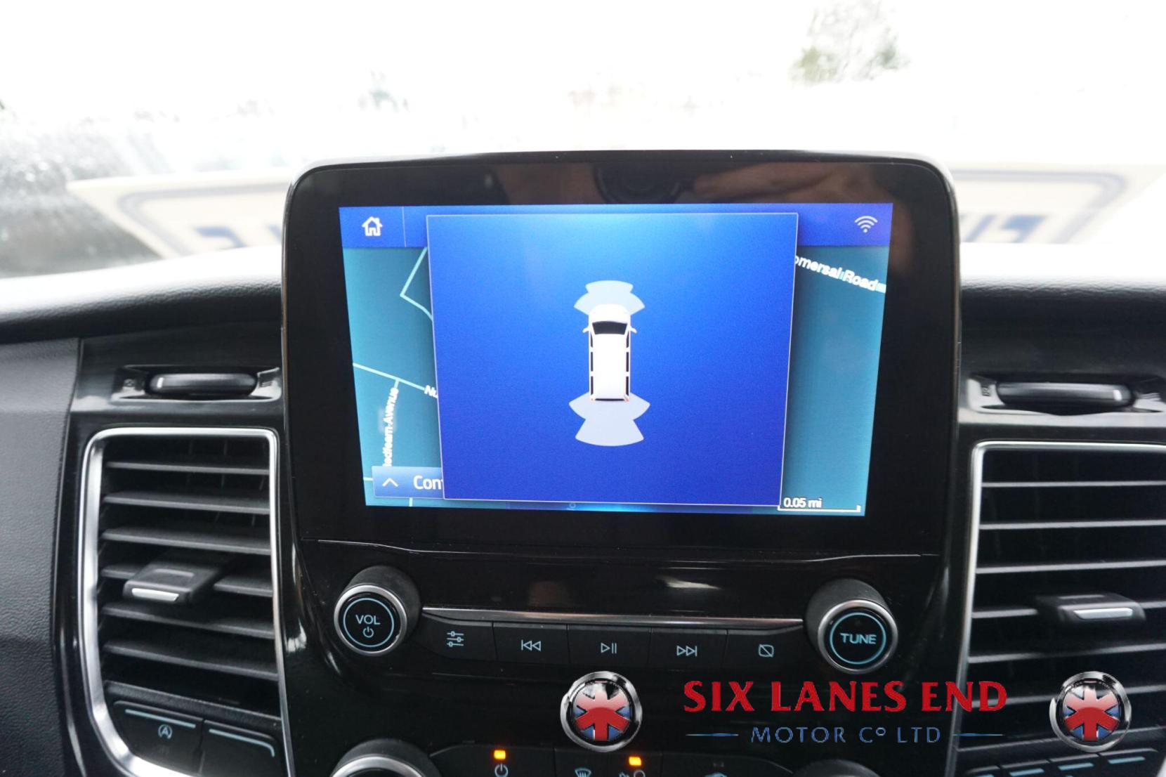 Ford Tourneo Custom 2.0 320 EcoBlue Titanium Minibus Double Cab 5dr Diesel Manual L2 Euro 6 (s/s) (130 ps)