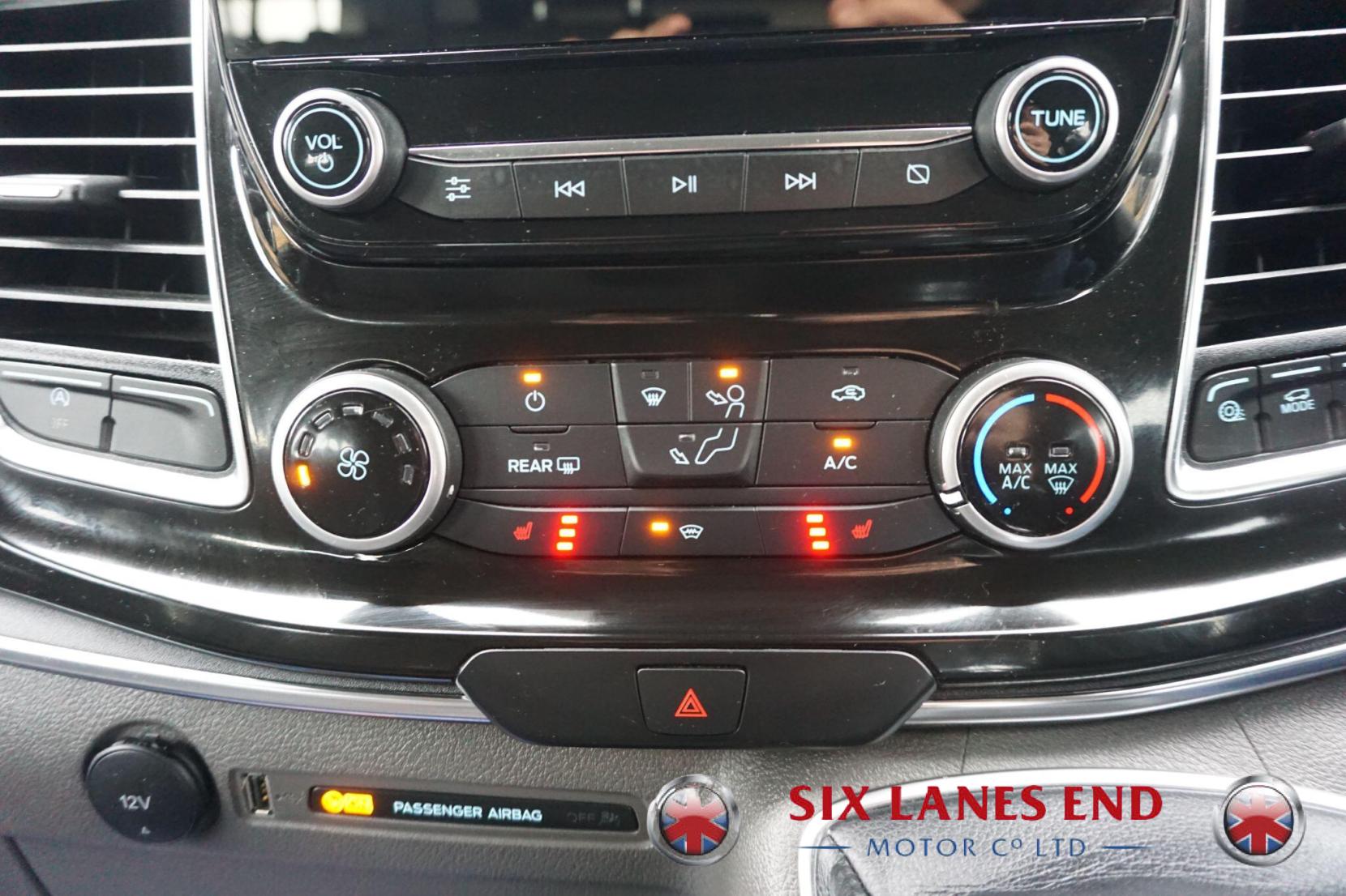 Ford Tourneo Custom 2.0 320 EcoBlue Titanium Minibus Double Cab 5dr Diesel Manual L2 Euro 6 (s/s) (130 ps)