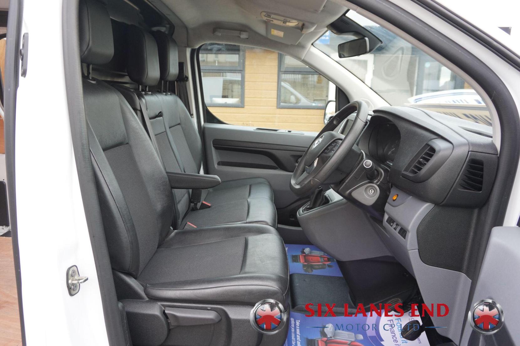 Vauxhall Vivaro 1.5 Turbo D 2900 Sportive Panel Van 5dr Diesel Manual L2 H1 Euro 6 (s/s) (100 ps)