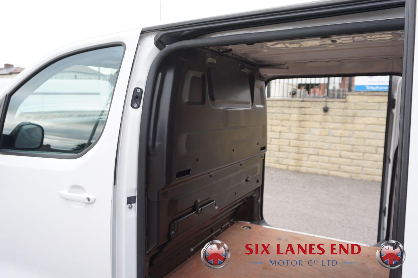 Vauxhall Vivaro 1.5 Turbo D 2900 Sportive Panel Van 5dr Diesel Manual L2 H1 Euro 6 (s/s) (100 ps)