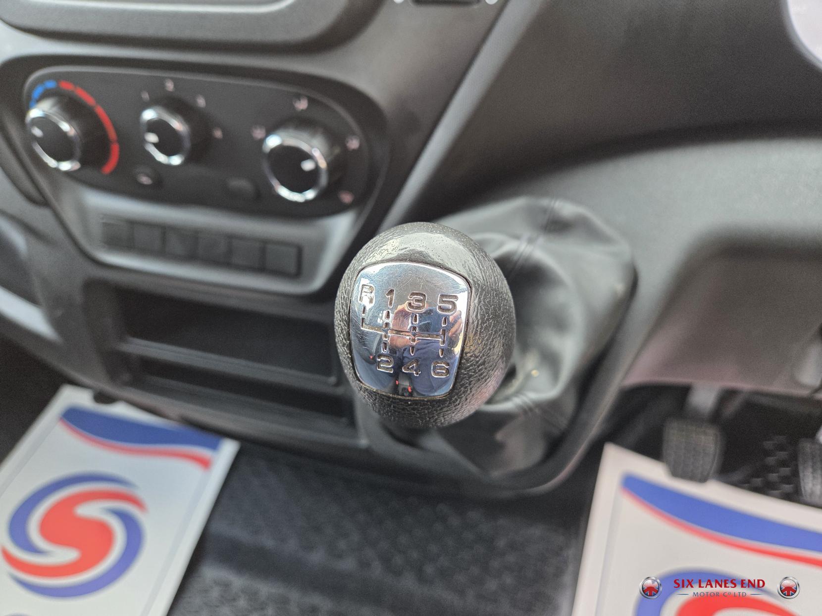 Iveco Daily 2.3D HPI 14V 35S 3450 Chassis Cab 2dr Diesel Manual MWB Euro 6 (s/s) (136 ps)