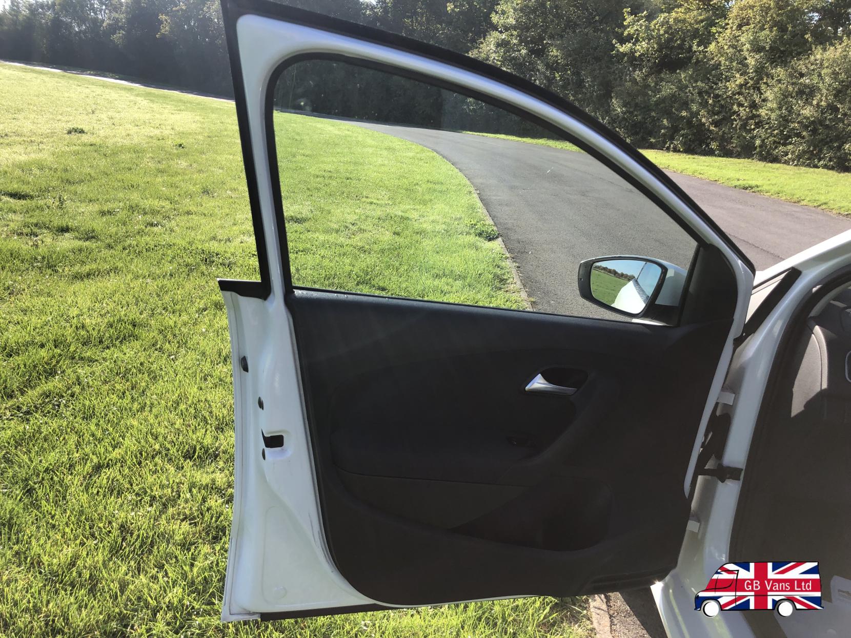 VOLKSWAGEN POLO 1.4 MATCH EDITION HATCHBACK 5DR PETROL MANUAL EURO 5 85 PS 6,095... image 31