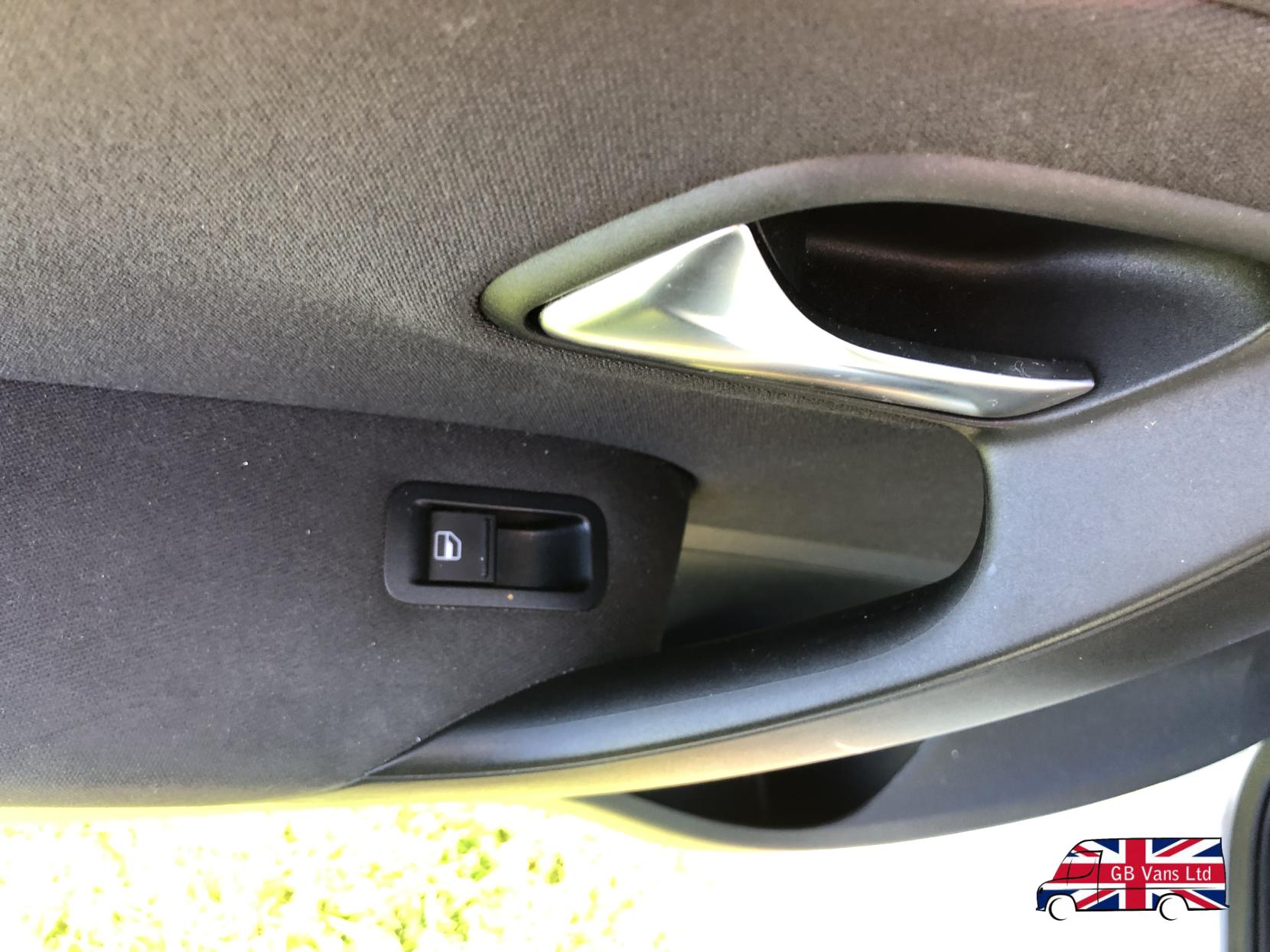 VOLKSWAGEN POLO 1.4 MATCH EDITION HATCHBACK 5DR PETROL MANUAL EURO 5 85 PS 6,095... image 32