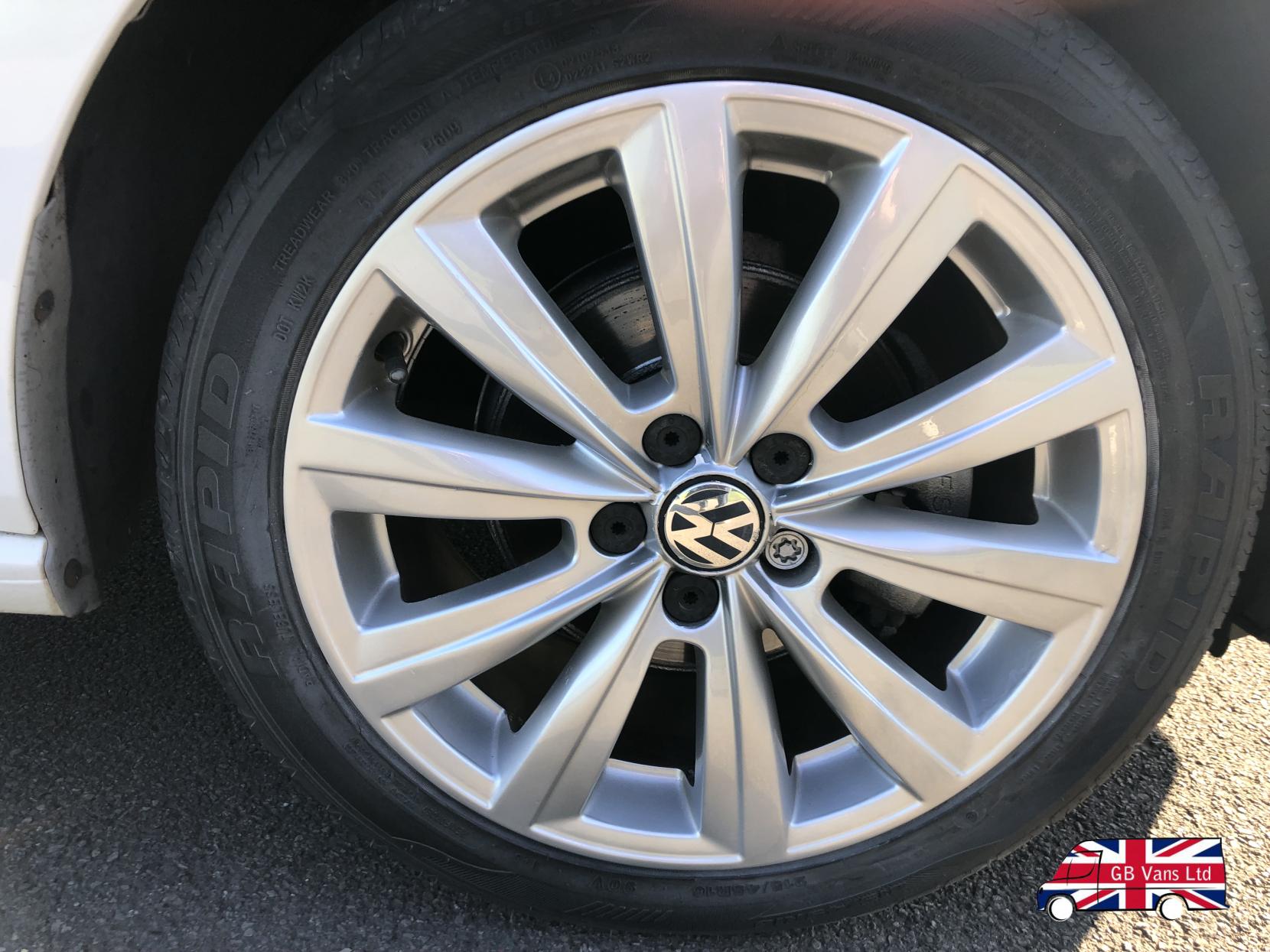 VOLKSWAGEN POLO 1.4 MATCH EDITION HATCHBACK 5DR PETROL MANUAL EURO 5 85 PS 6,095... image 17