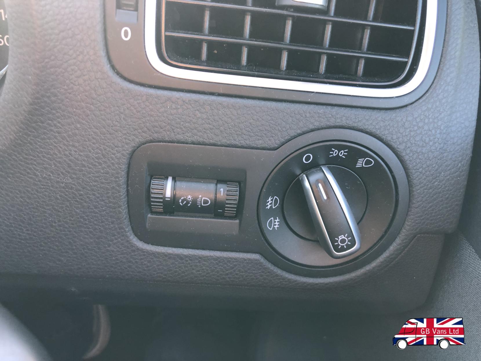 VOLKSWAGEN POLO 1.4 MATCH EDITION HATCHBACK 5DR PETROL MANUAL EURO 5 85 PS 6,095... image 41