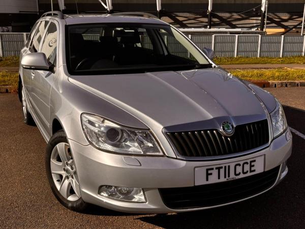 Skoda Octavia 1.6 TDI Elegance Estate 5dr Diesel DSG Euro 5 (105 ps)