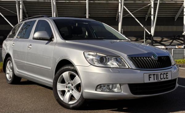 Skoda Octavia 1.6 TDI Elegance Estate 5dr Diesel DSG Euro 5 (105 ps)