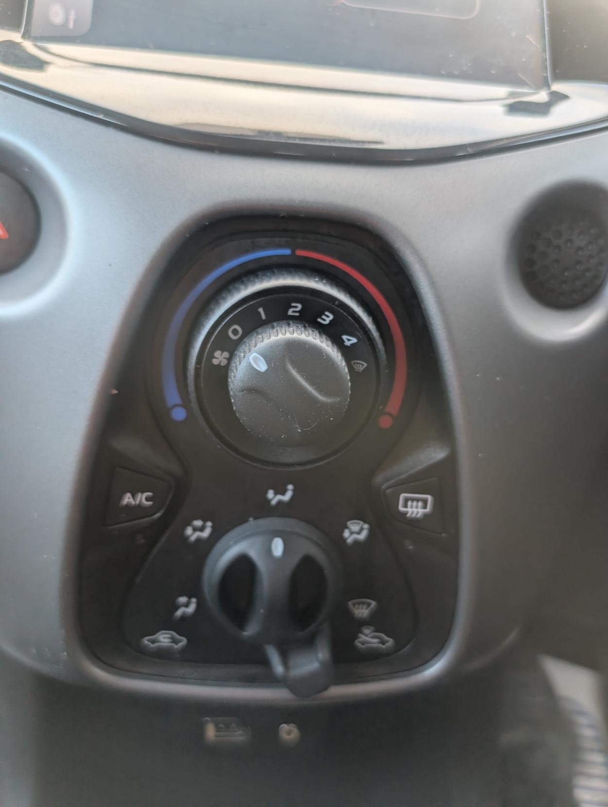 Toyota AYGO 1.0 VVT-i x-play Hatchback 5dr Petrol Manual Euro 6 (71 ps)