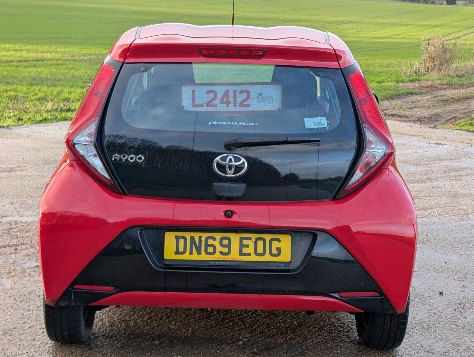 Toyota AYGO 1.0 VVT-i x-play Hatchback 5dr Petrol Manual Euro 6 (71 ps)