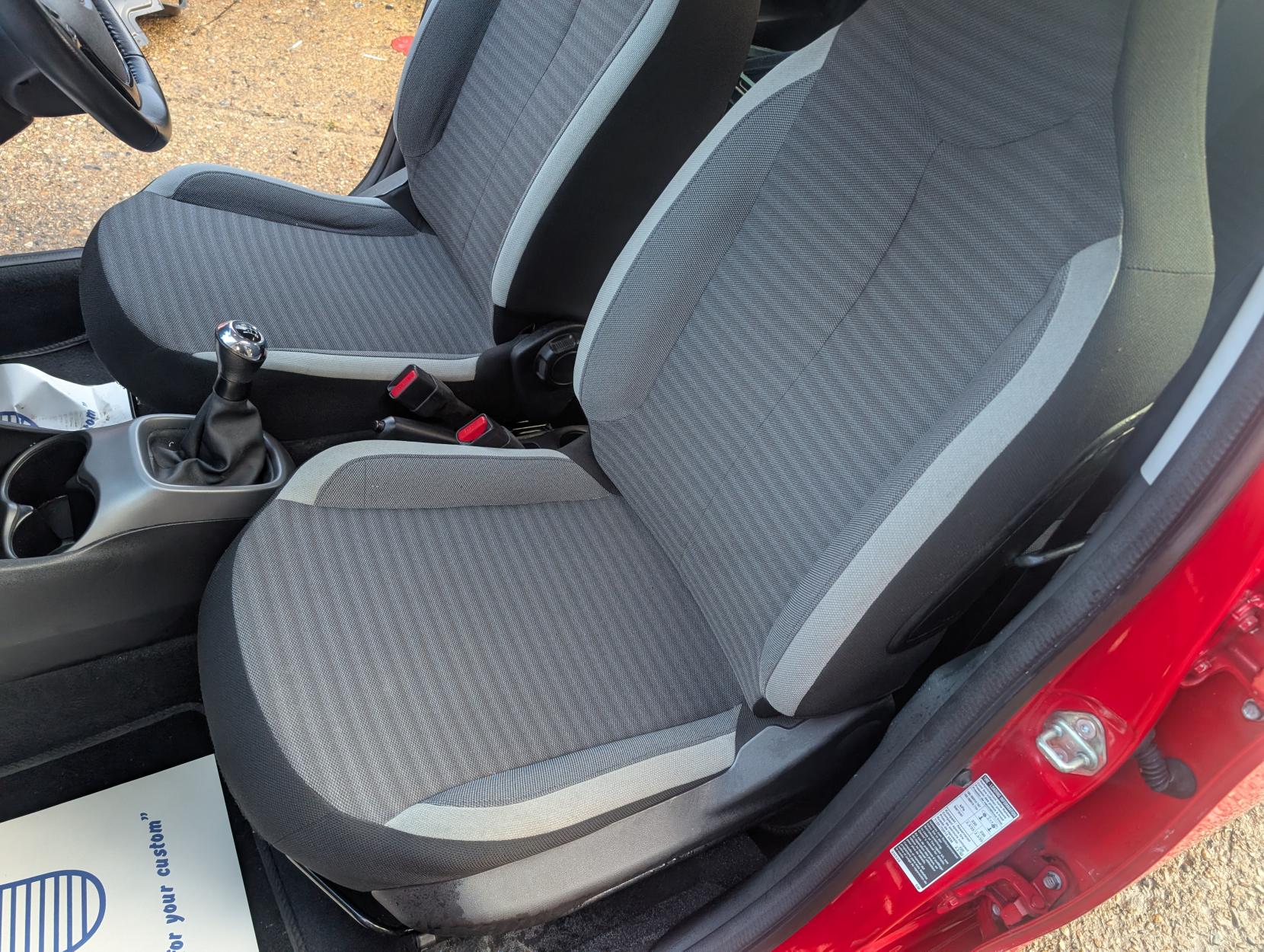 Toyota AYGO 1.0 VVT-i x-play Hatchback 5dr Petrol Manual Euro 6 (71 ps)