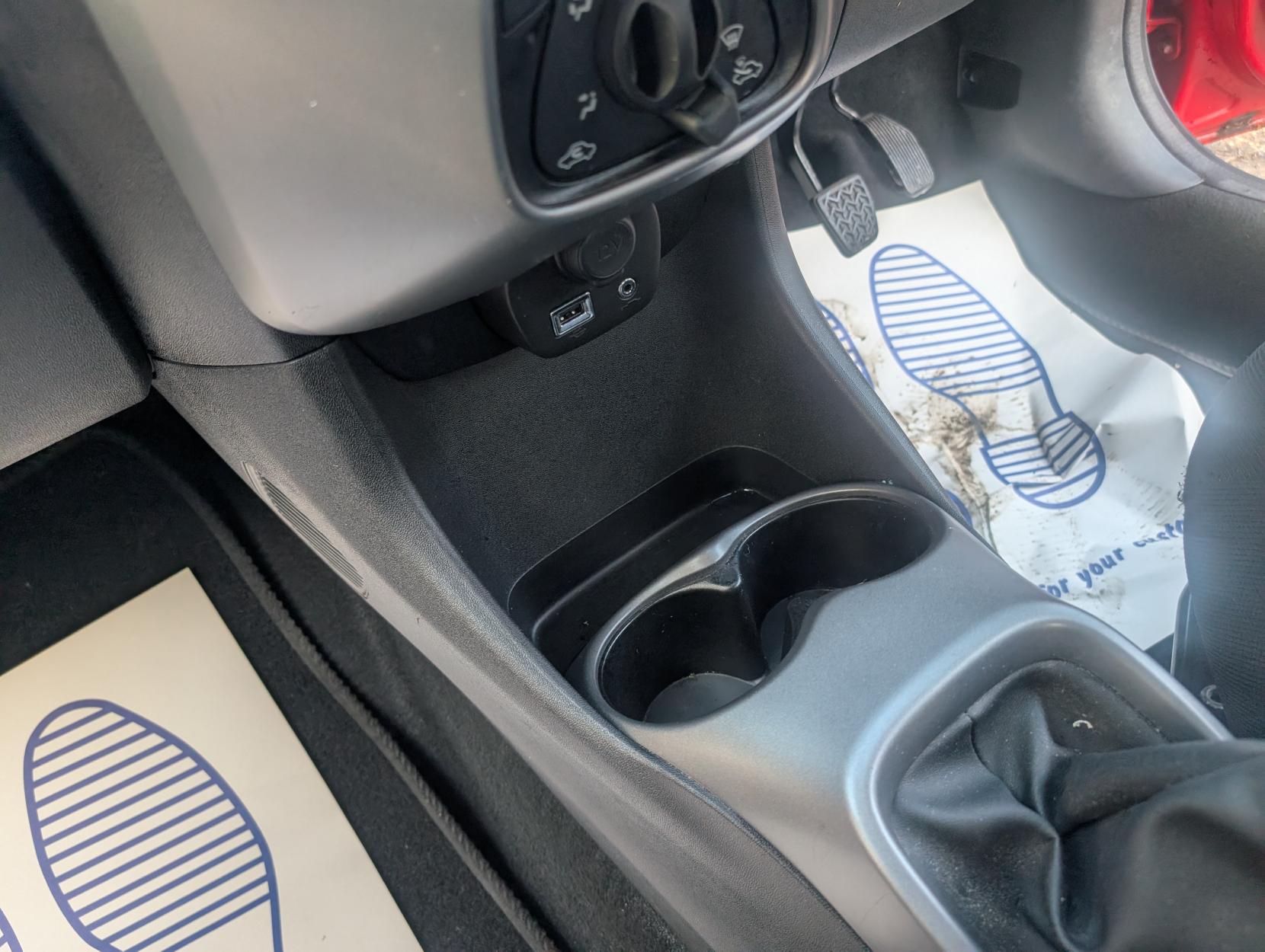 Toyota AYGO 1.0 VVT-i x-play Hatchback 5dr Petrol Manual Euro 6 (71 ps)