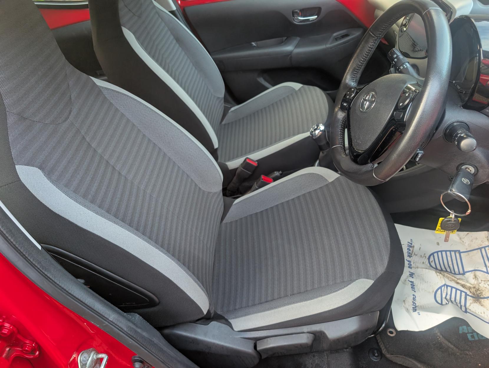 Toyota AYGO 1.0 VVT-i x-play Hatchback 5dr Petrol Manual Euro 6 (71 ps)