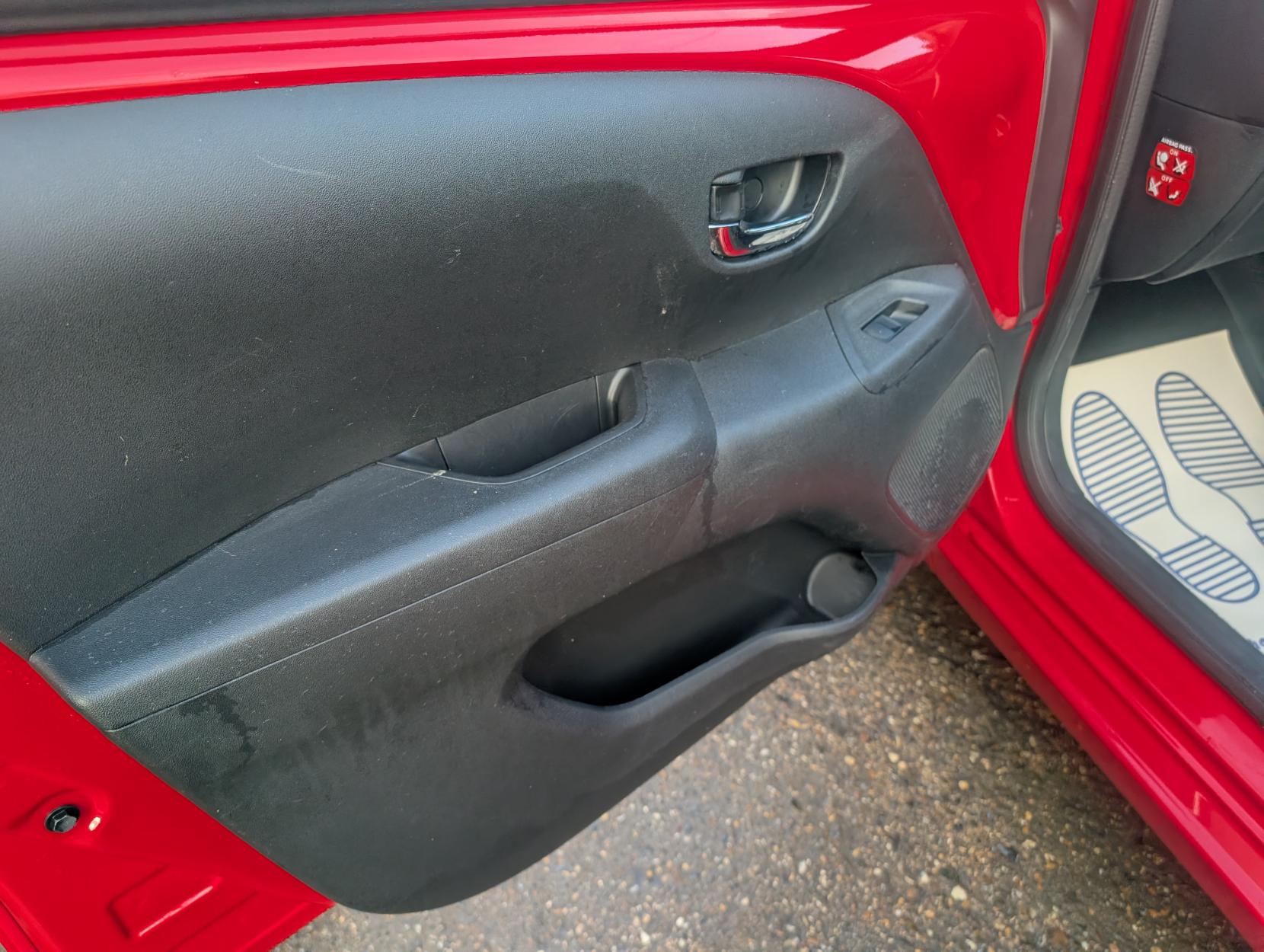 Toyota AYGO 1.0 VVT-i x-play Hatchback 5dr Petrol Manual Euro 6 (71 ps)