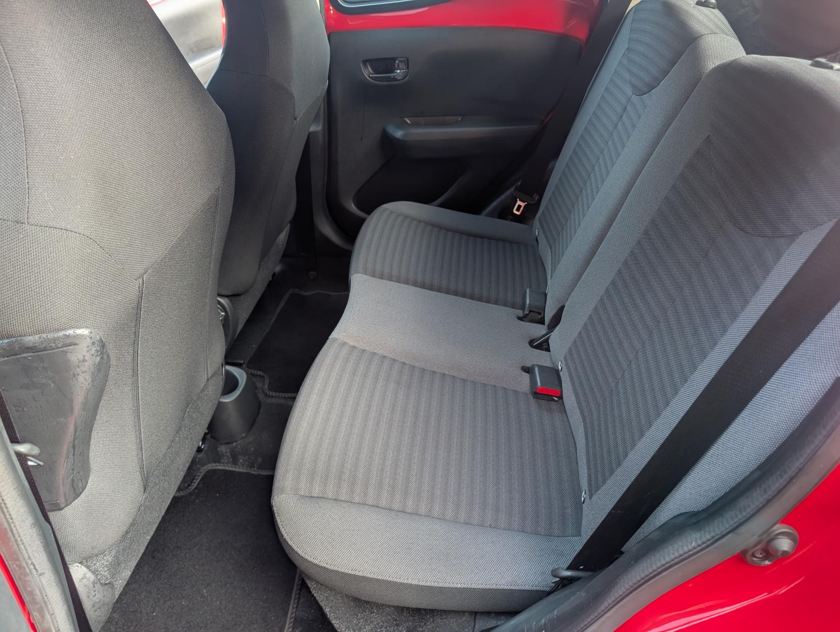 Toyota AYGO 1.0 VVT-i x-play Hatchback 5dr Petrol Manual Euro 6 (71 ps)